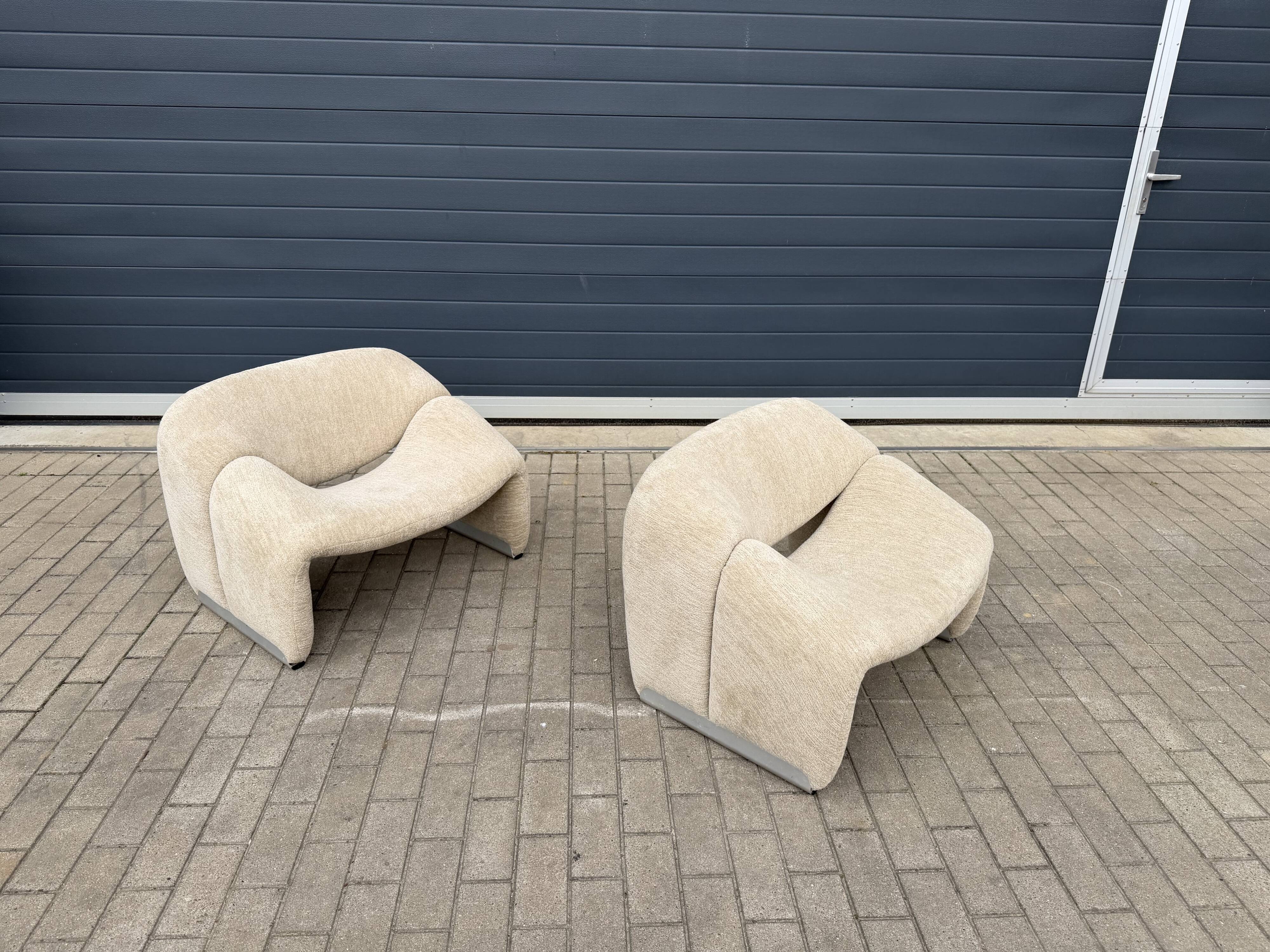 2x Artifort Groovy F598 Pierre Paulin, Pierre Frey: Chenille Igor (Sable)