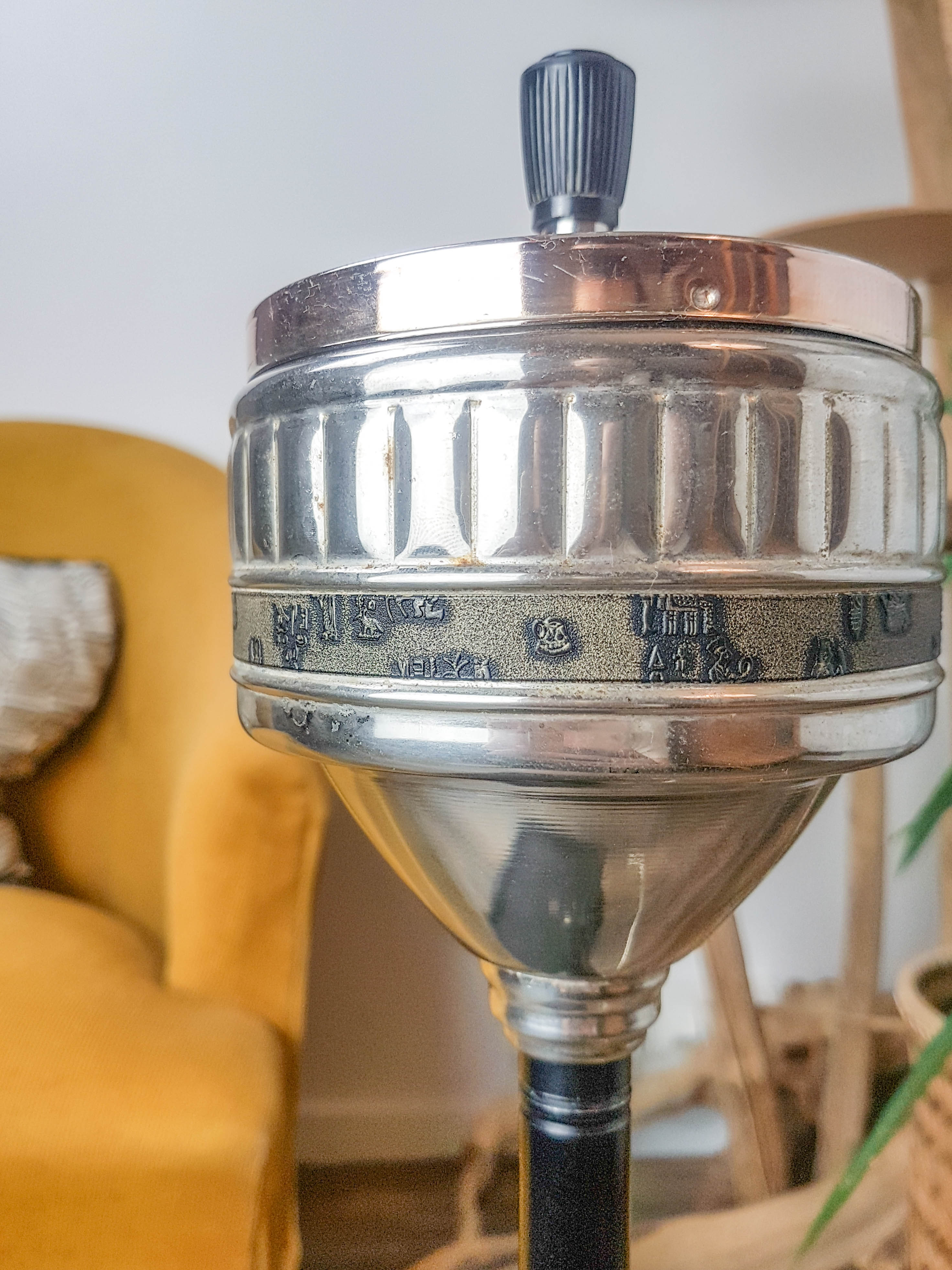 Cendrier sur pied vintage avec tablette et porte revue années 50