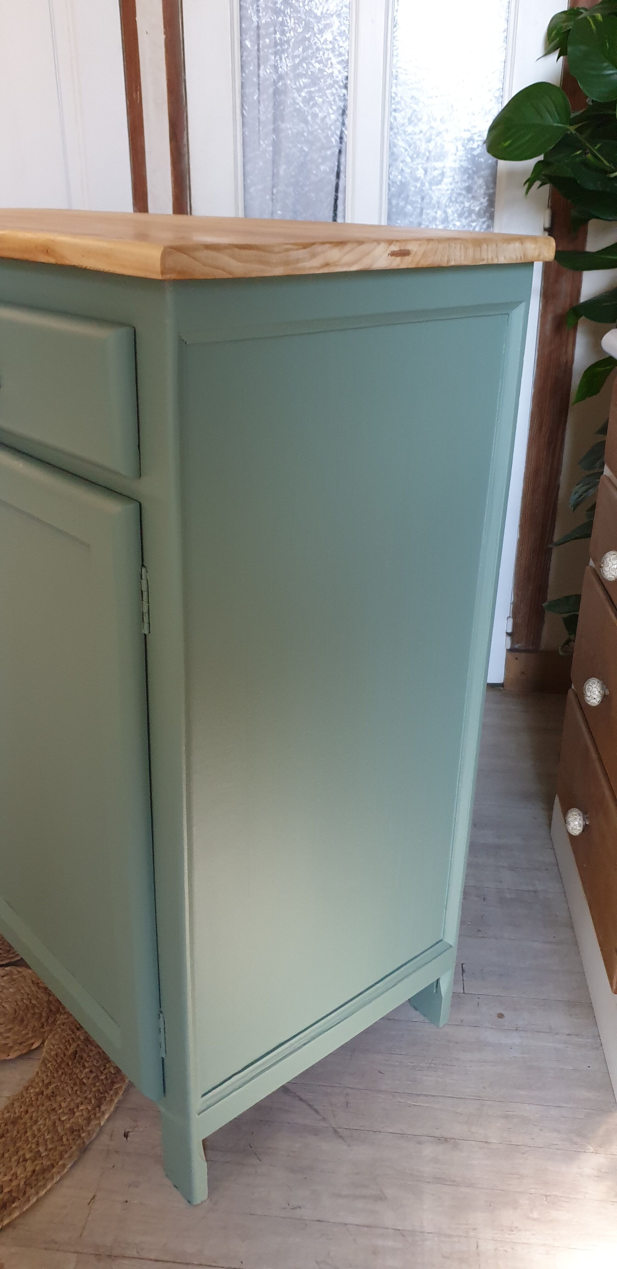 Green Parisian buffet