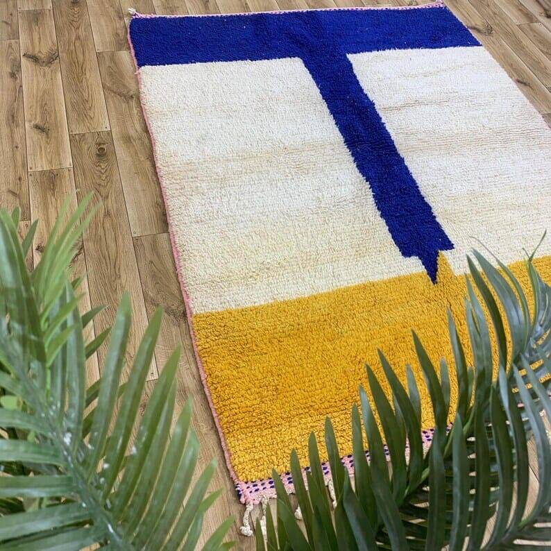 Handmade traditional Beni Ourain rug, size 140 x 260 cm.