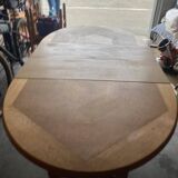 Extendable dining table