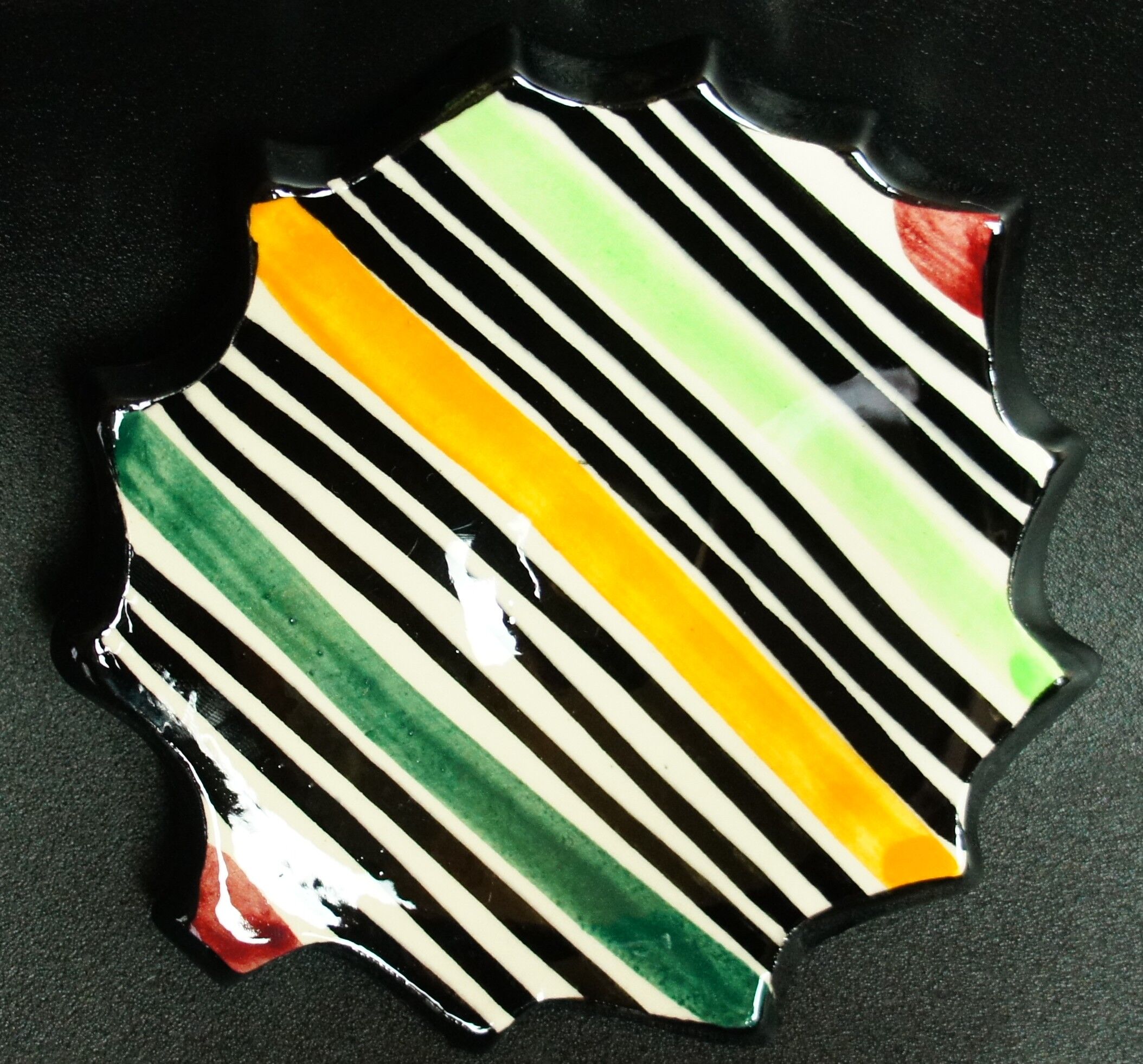 Empty pocket free form ceramic