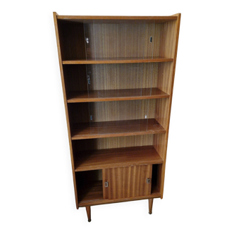 Vintage: Wooden display cabinet with 5 shelves, 4 wooden legs.