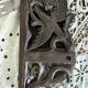 Etagère d'angle ancienne en bois sculpté oiseaux XIXe