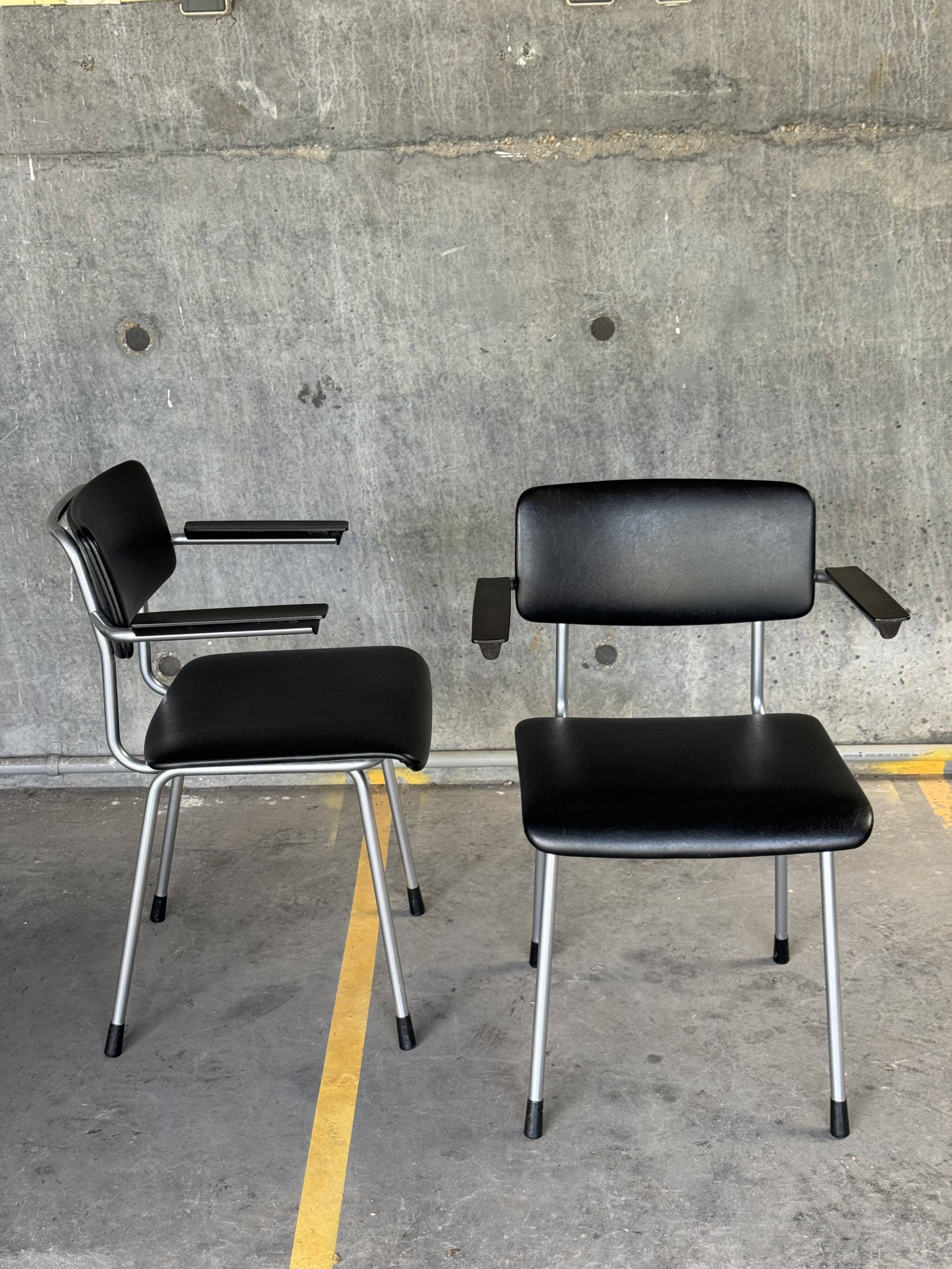 Paire de chaises de salle à manger Gispen