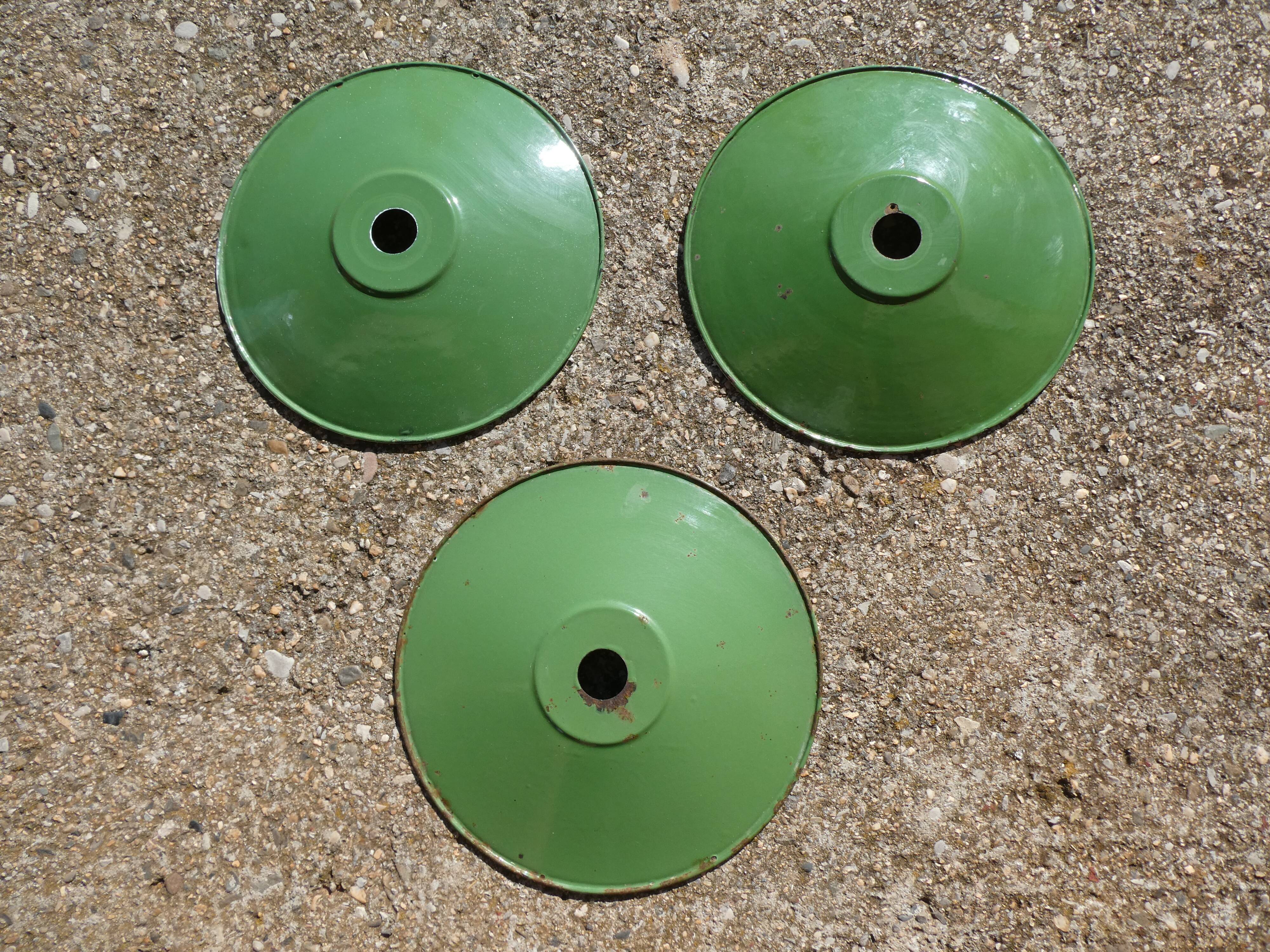 Set of 3 green lampshades in vintage enamelled sheet metal