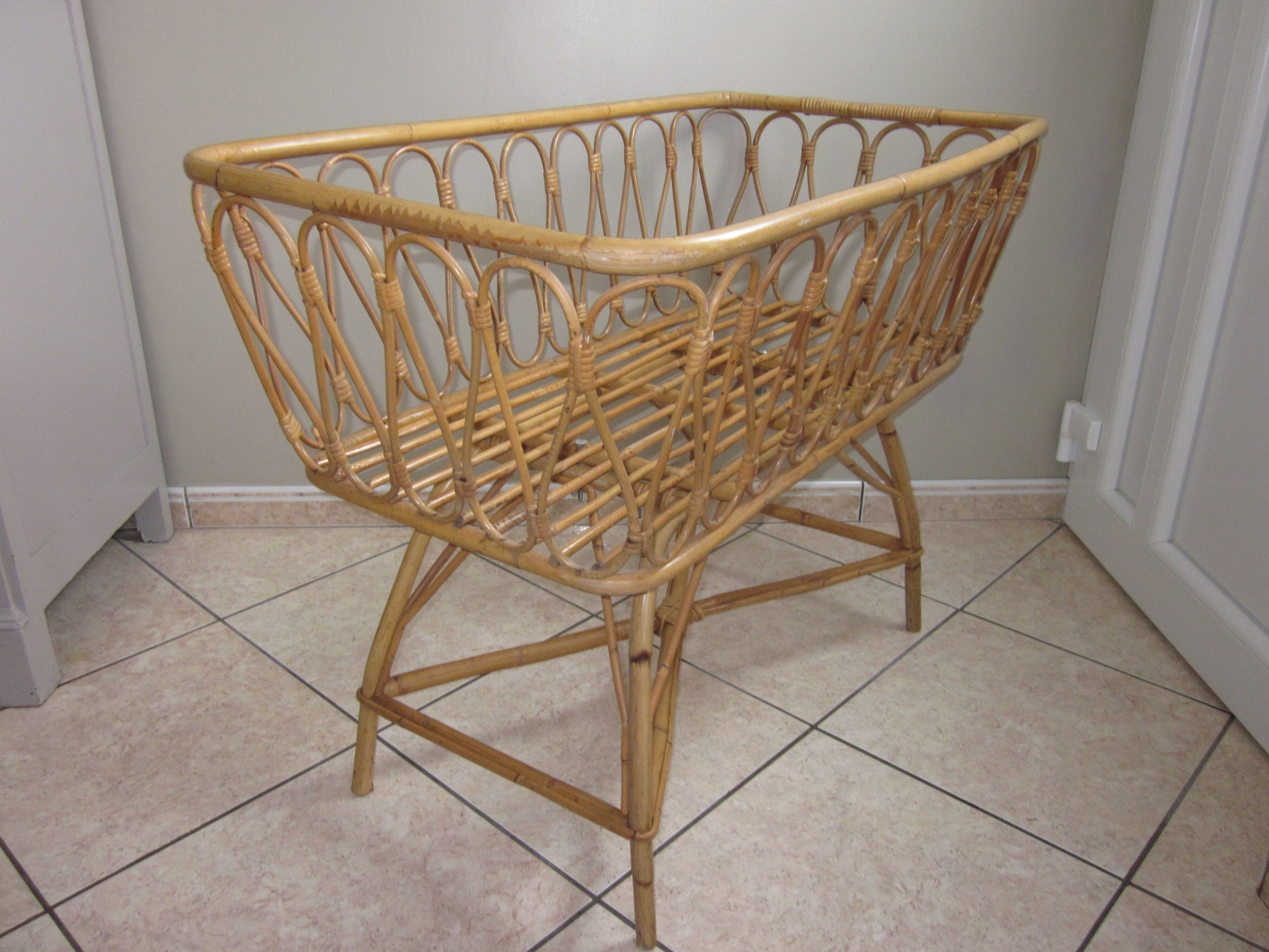 Baby vintage rattan bed