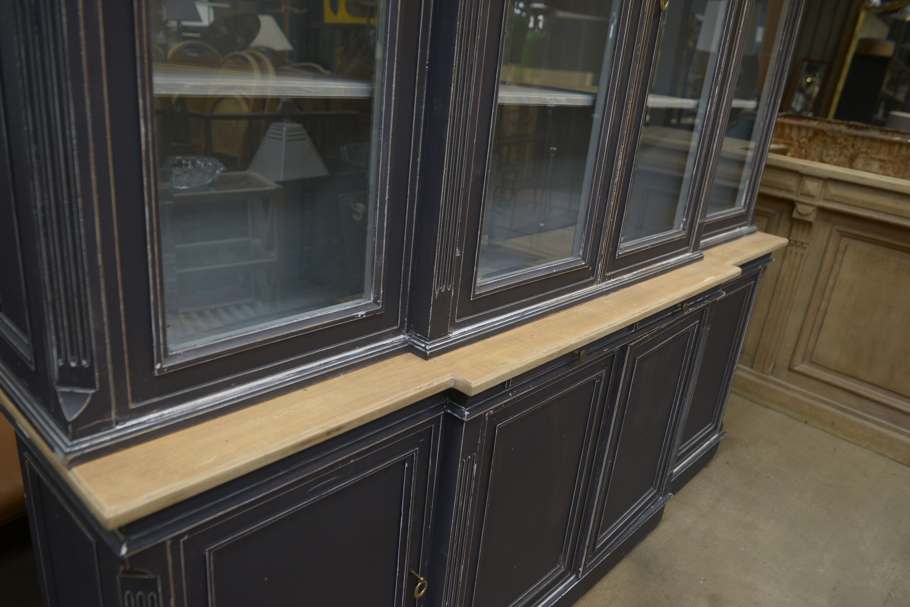 Showcase library patinated black