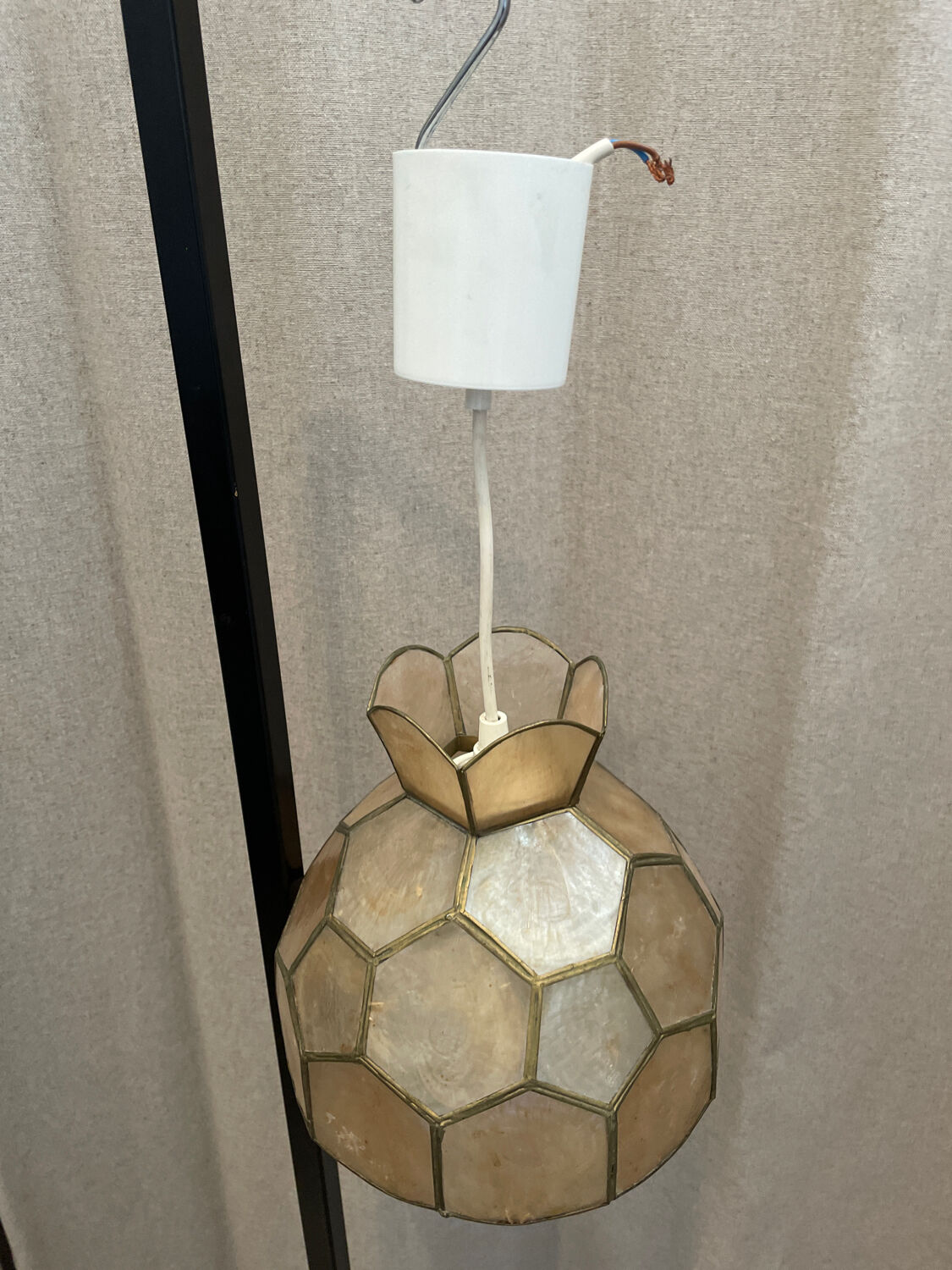 Vintage suspension in mother-of-pearl and brass