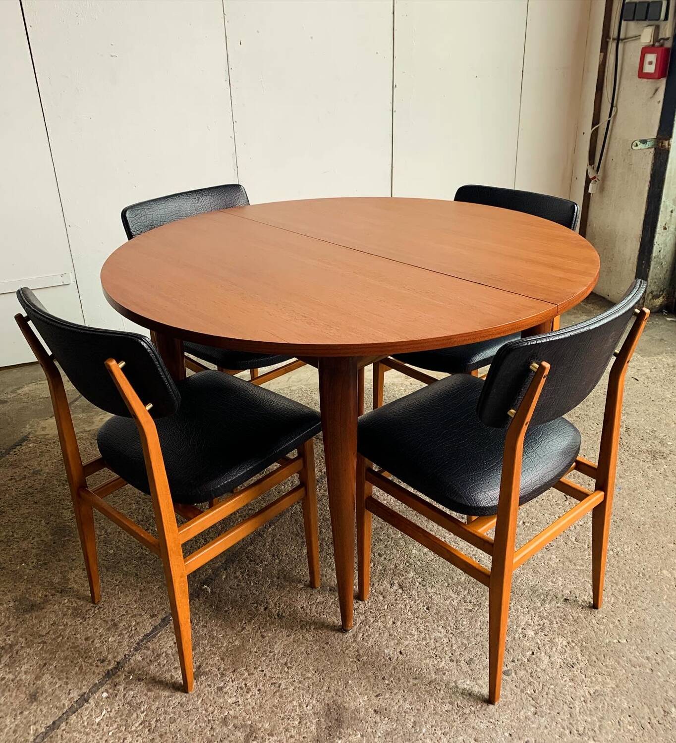 Vintage round extendable table