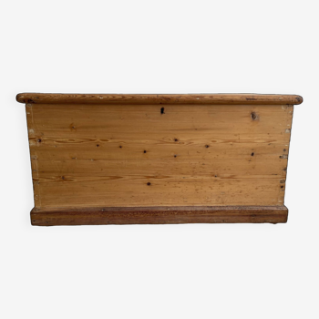 Boîte à couvertures en bois de pin antique