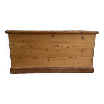 Boîte à couvertures en bois de pin antique