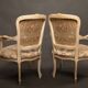 Paire de fauteuils de style Louis XV – Bois sculpté, doré et tissu brocart