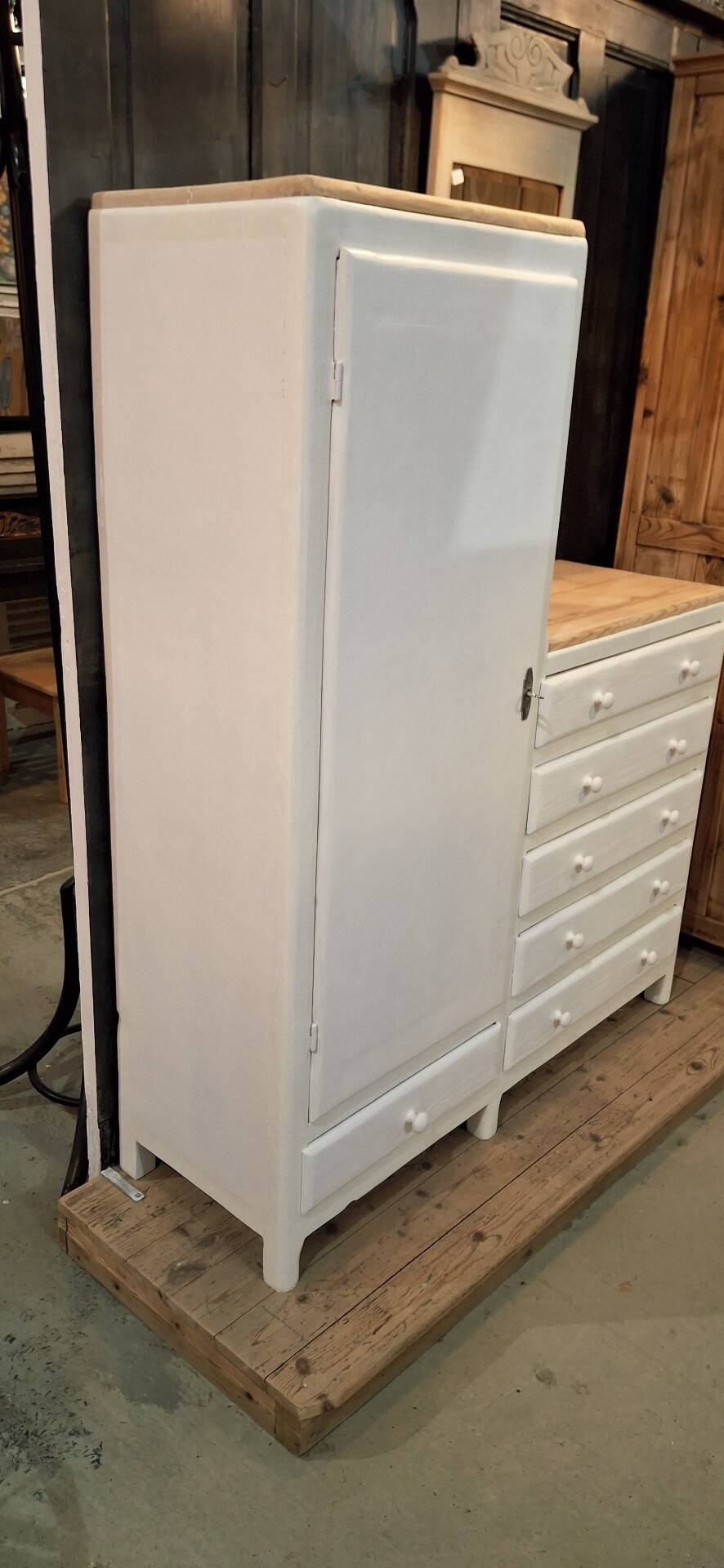 Asymmetrical wardrobe