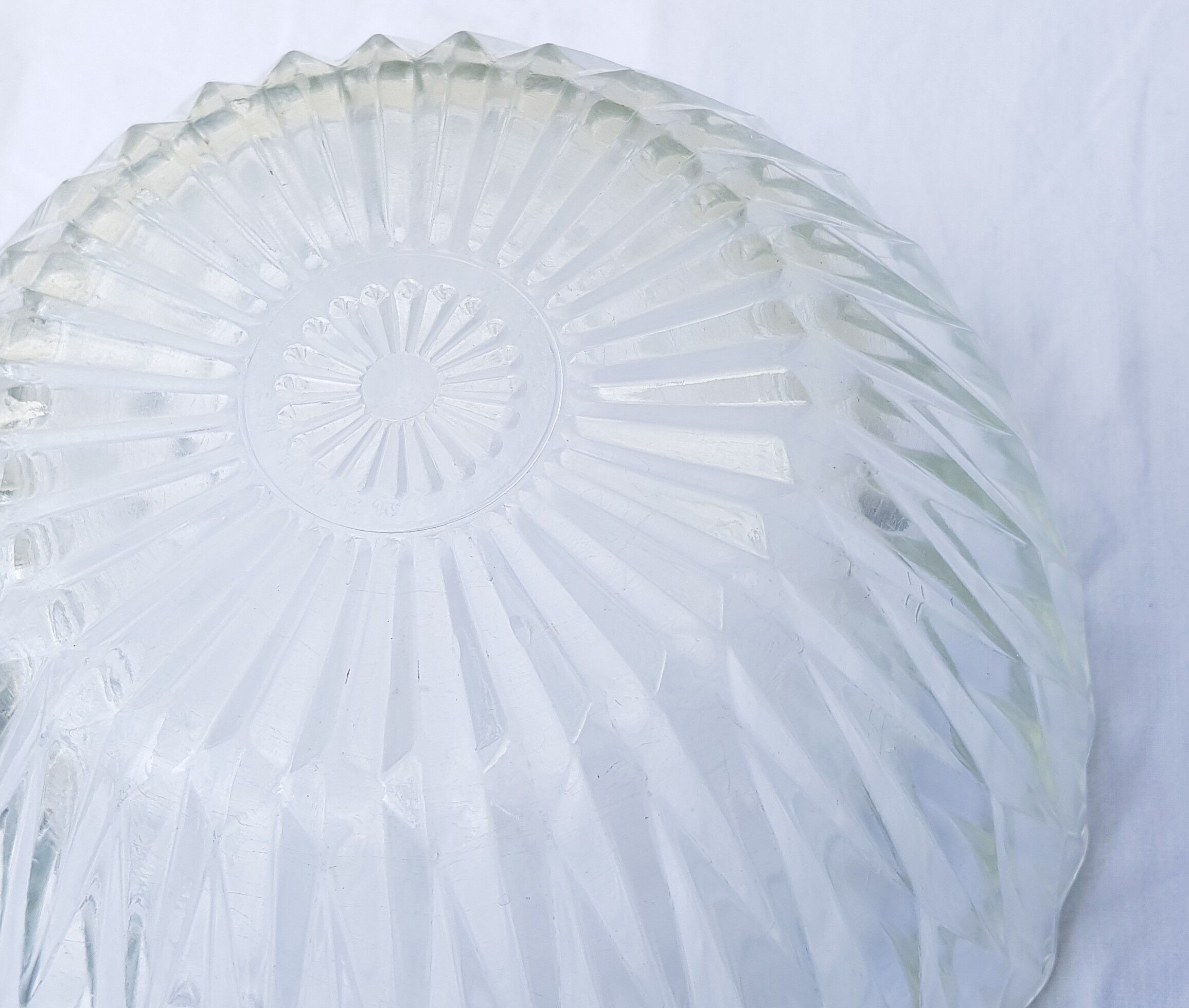 70 ' s chiseled glass bowl