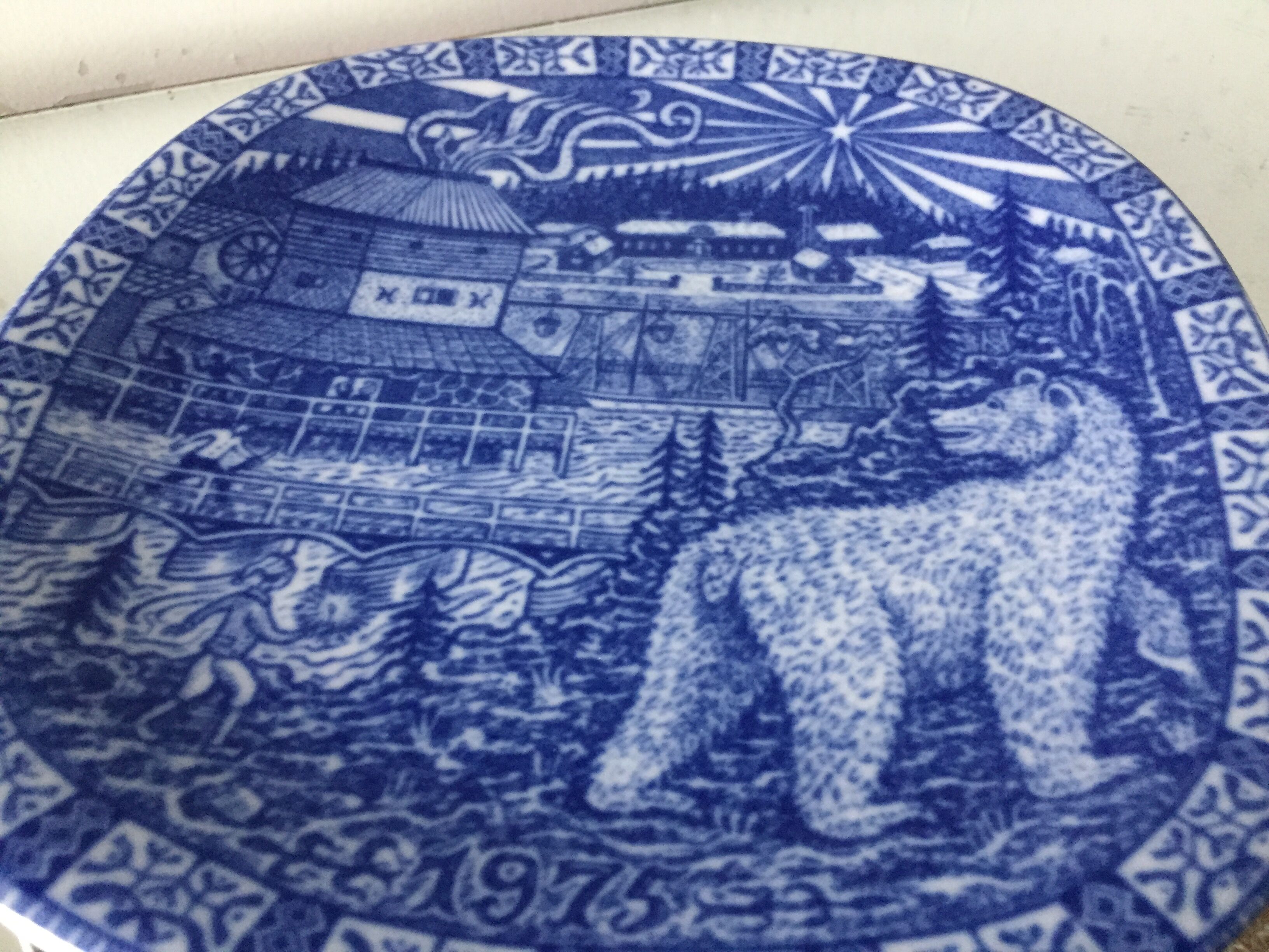 Decorative dish Gunnar Nylund for Rorstrand design 1975