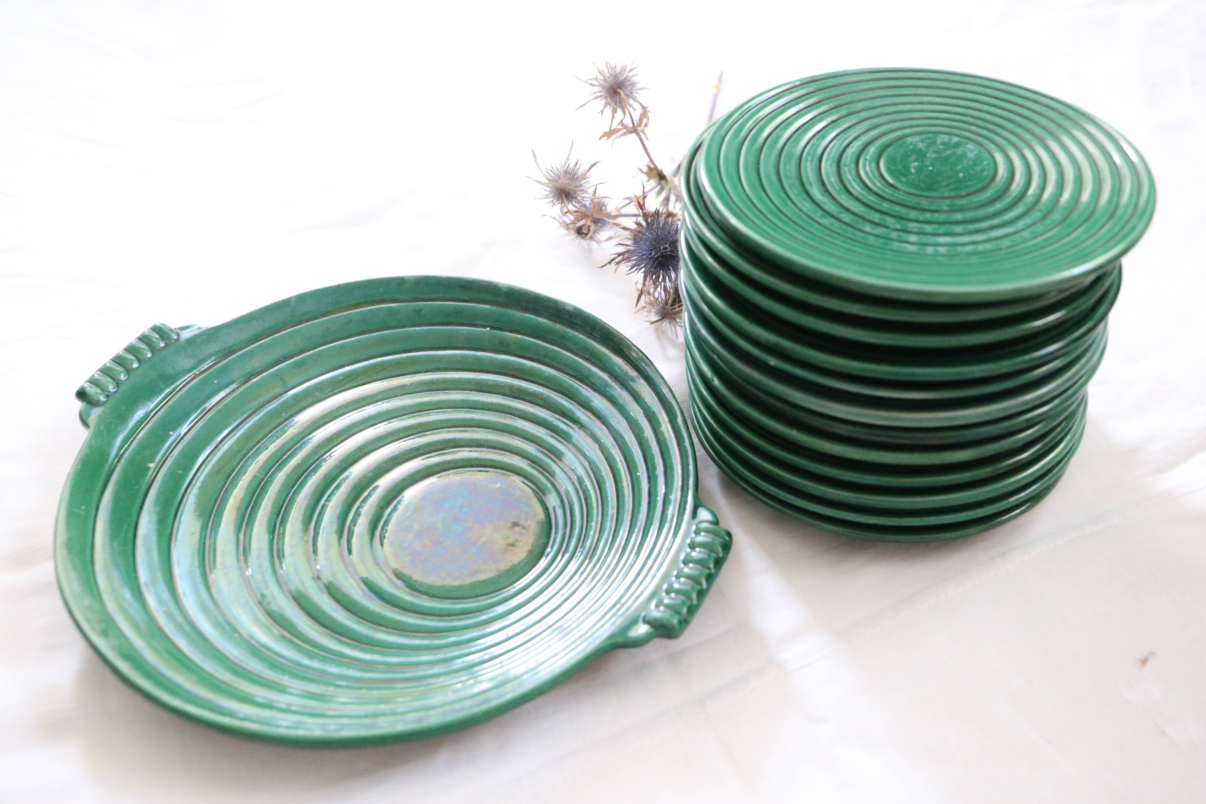Service à dessert composé de 12 assiettes et plat, vintage