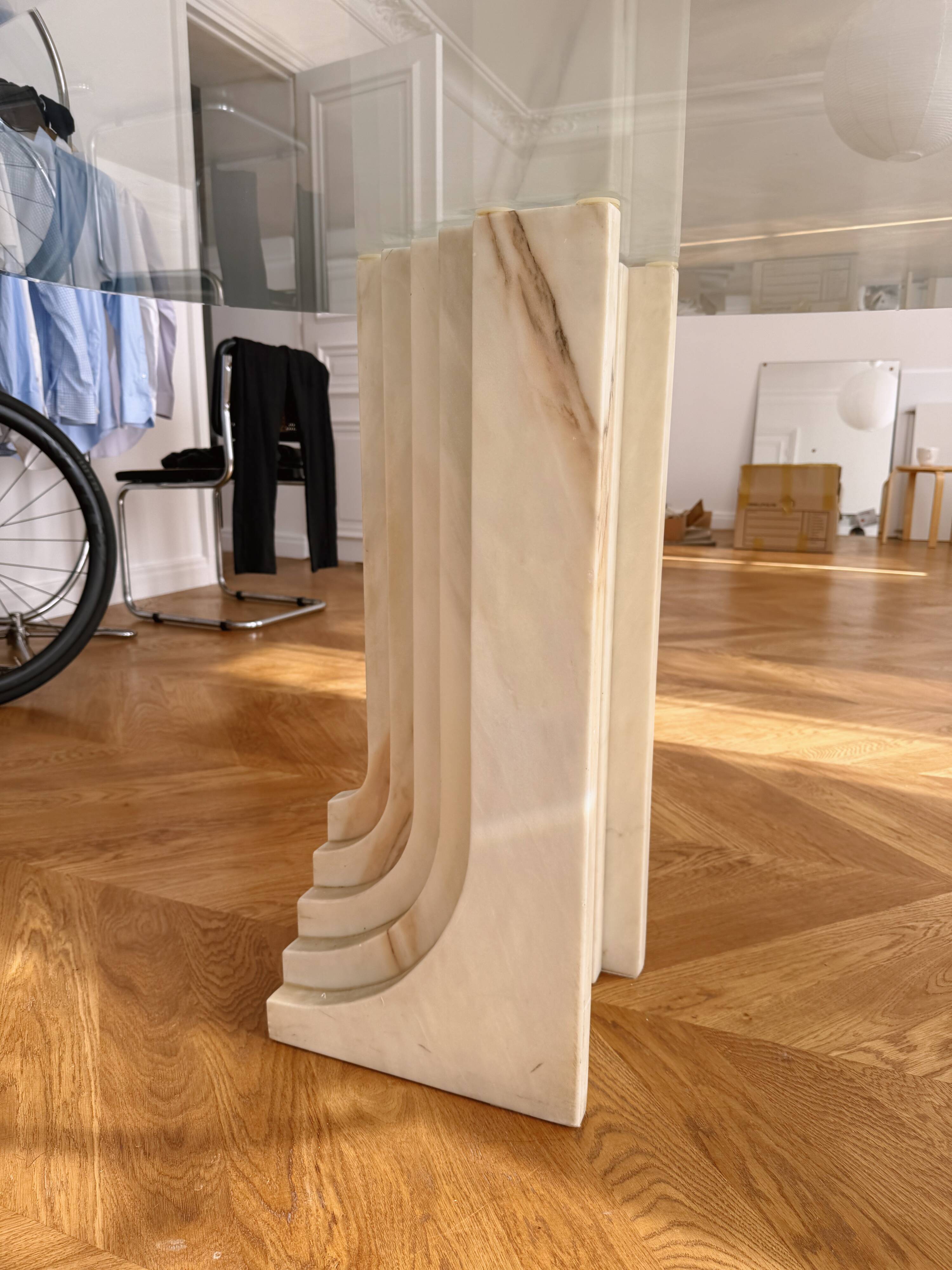 White marble dining table, Samo by Carlo Scarpa, Italy, 1970s