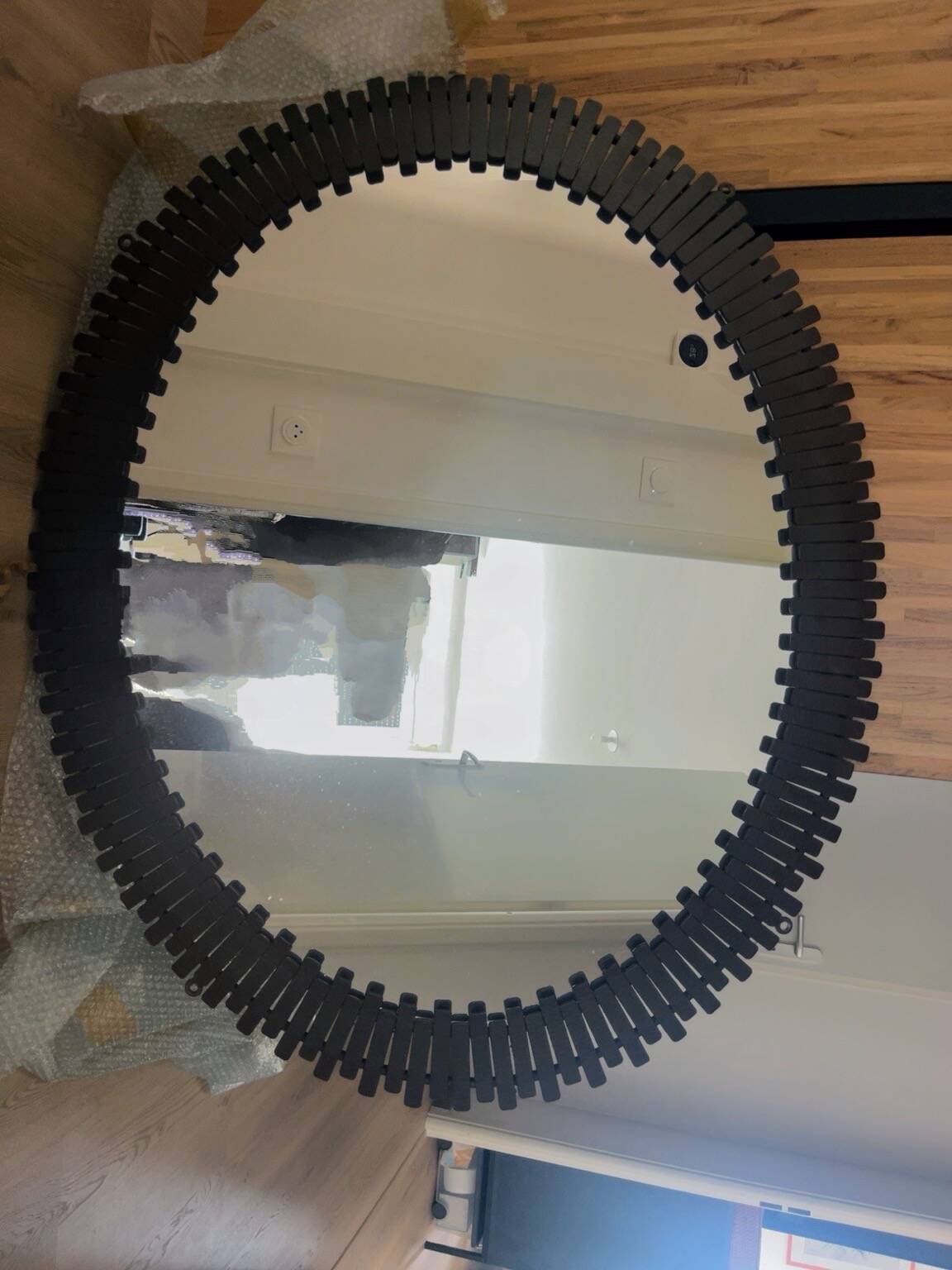 Large round sun design mirror in metal – vintage style – Ø 110 cm