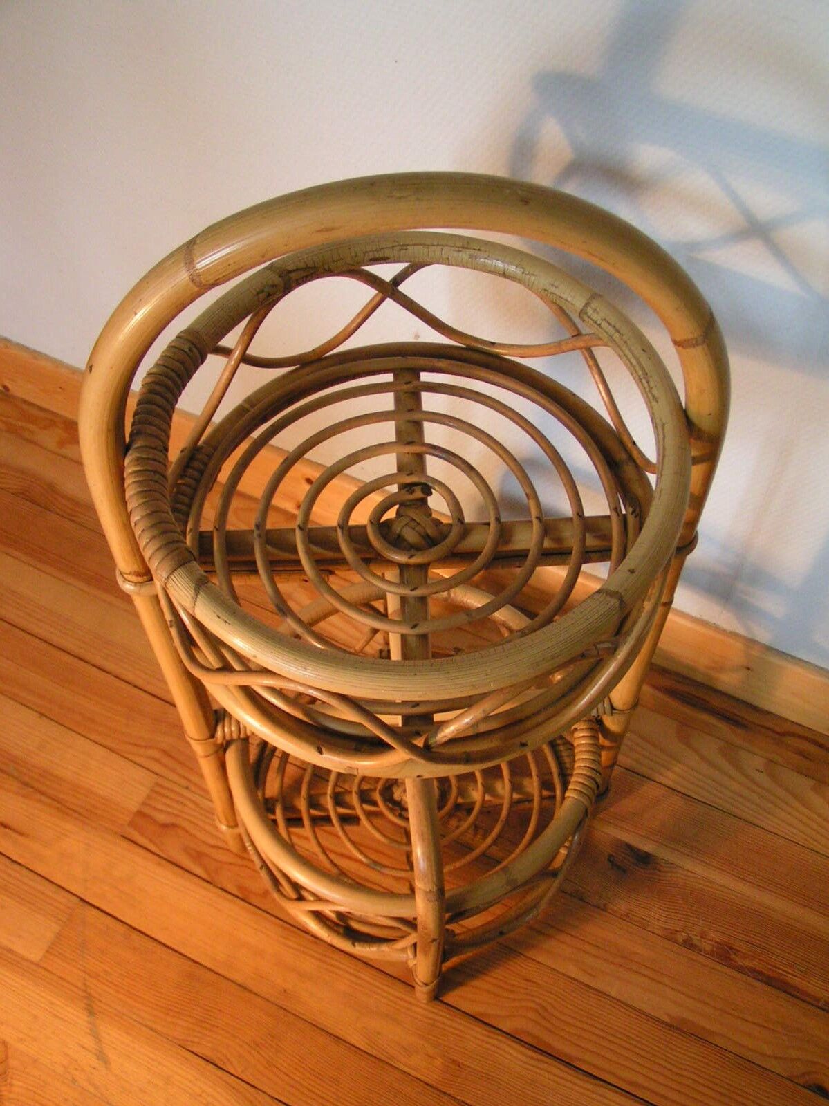 Rattan bottle holder