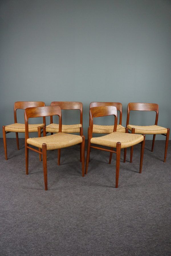 Set of 6 chairs and dining table Niels Otto Møller