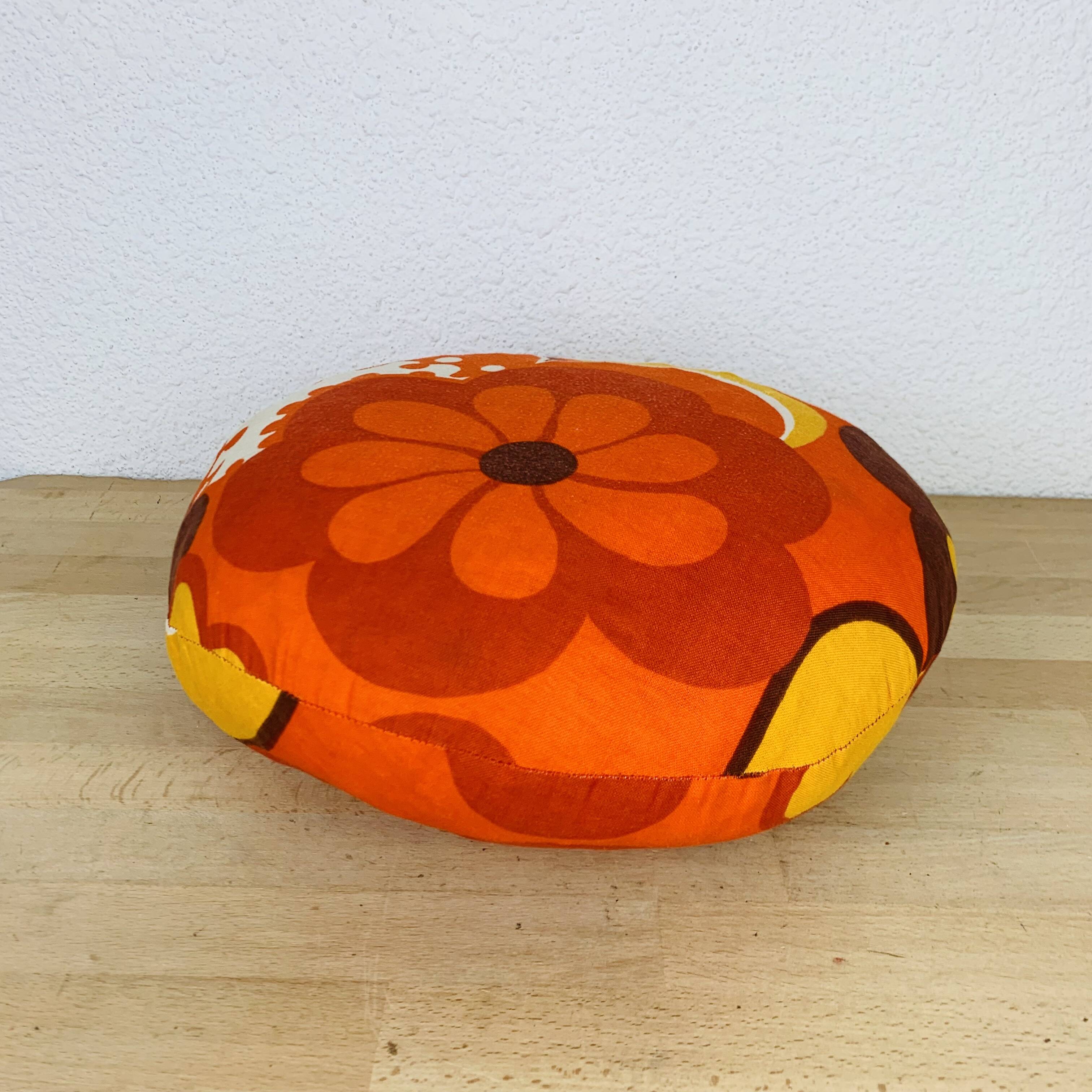 Vintage round 70's flower cushion