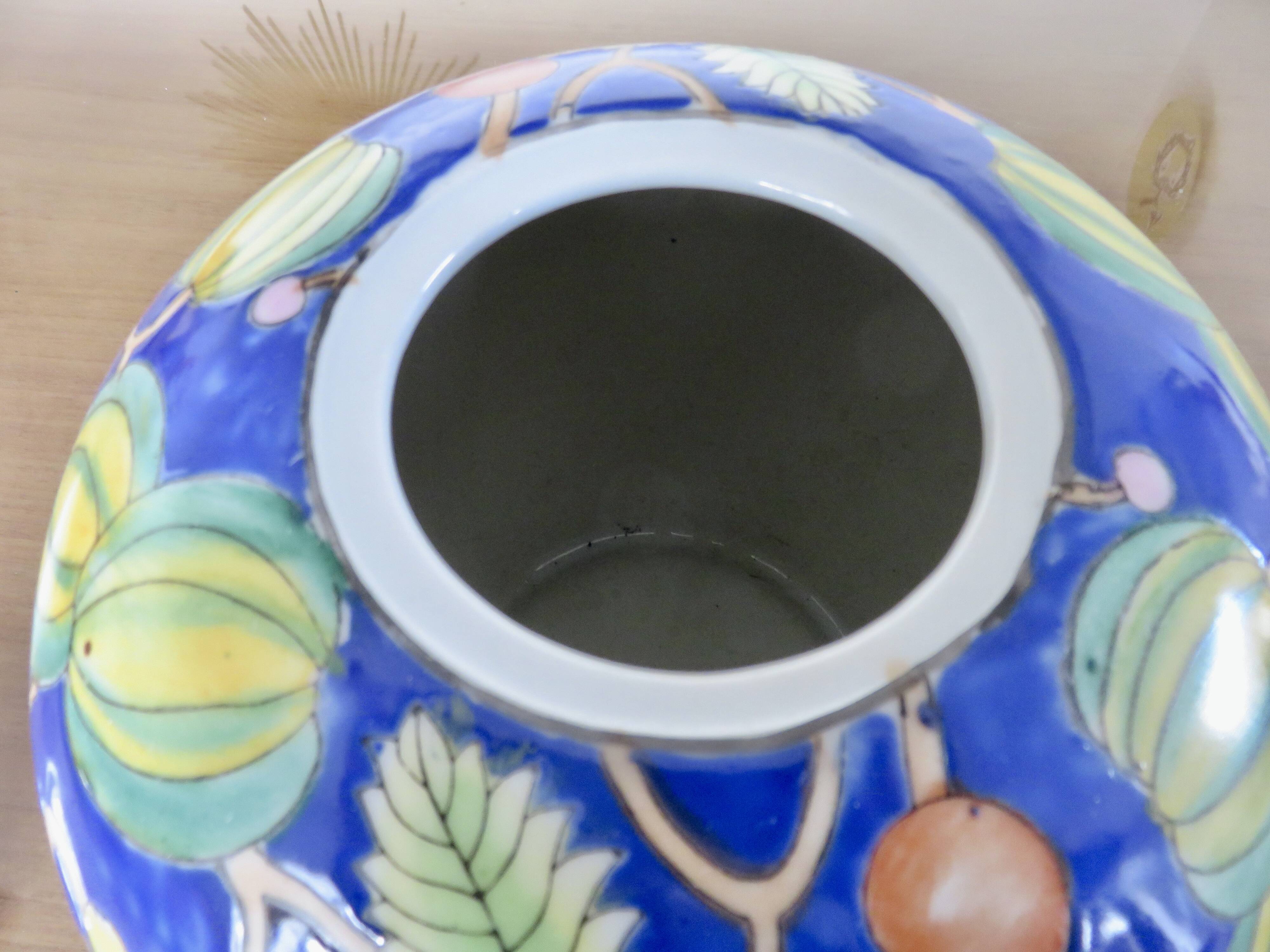 Large Chinese ginger jar in porcelain from the early 20th century.