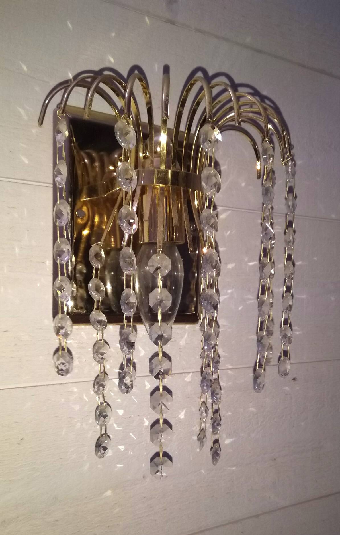 Pair of Murano wall sconces with cascading raindrop style, Venini crystals.