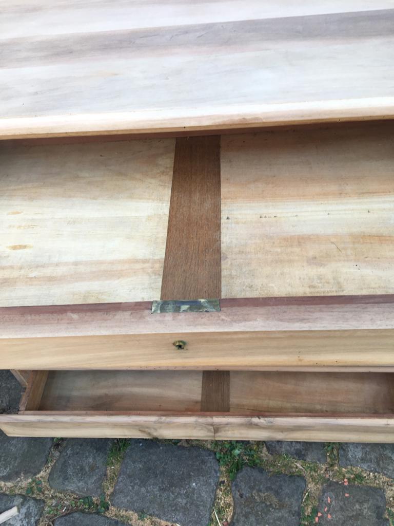 Commode  éclaircie  en merisier massif
