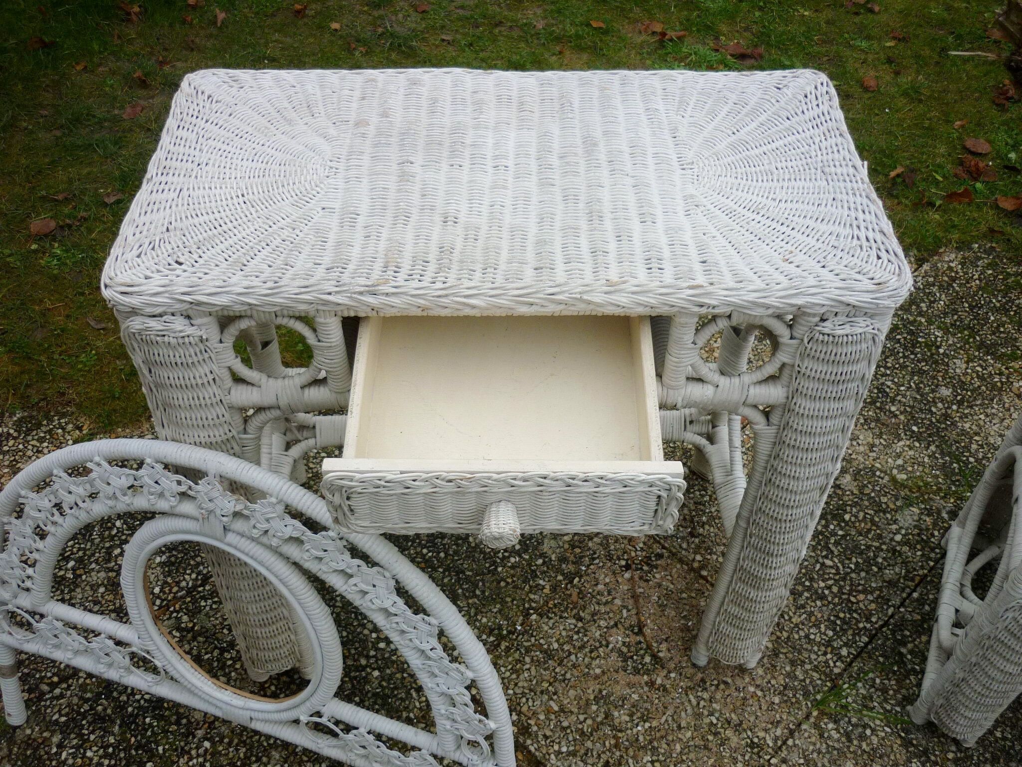 Coiffeuse en rotin blanc vintage années 60-70