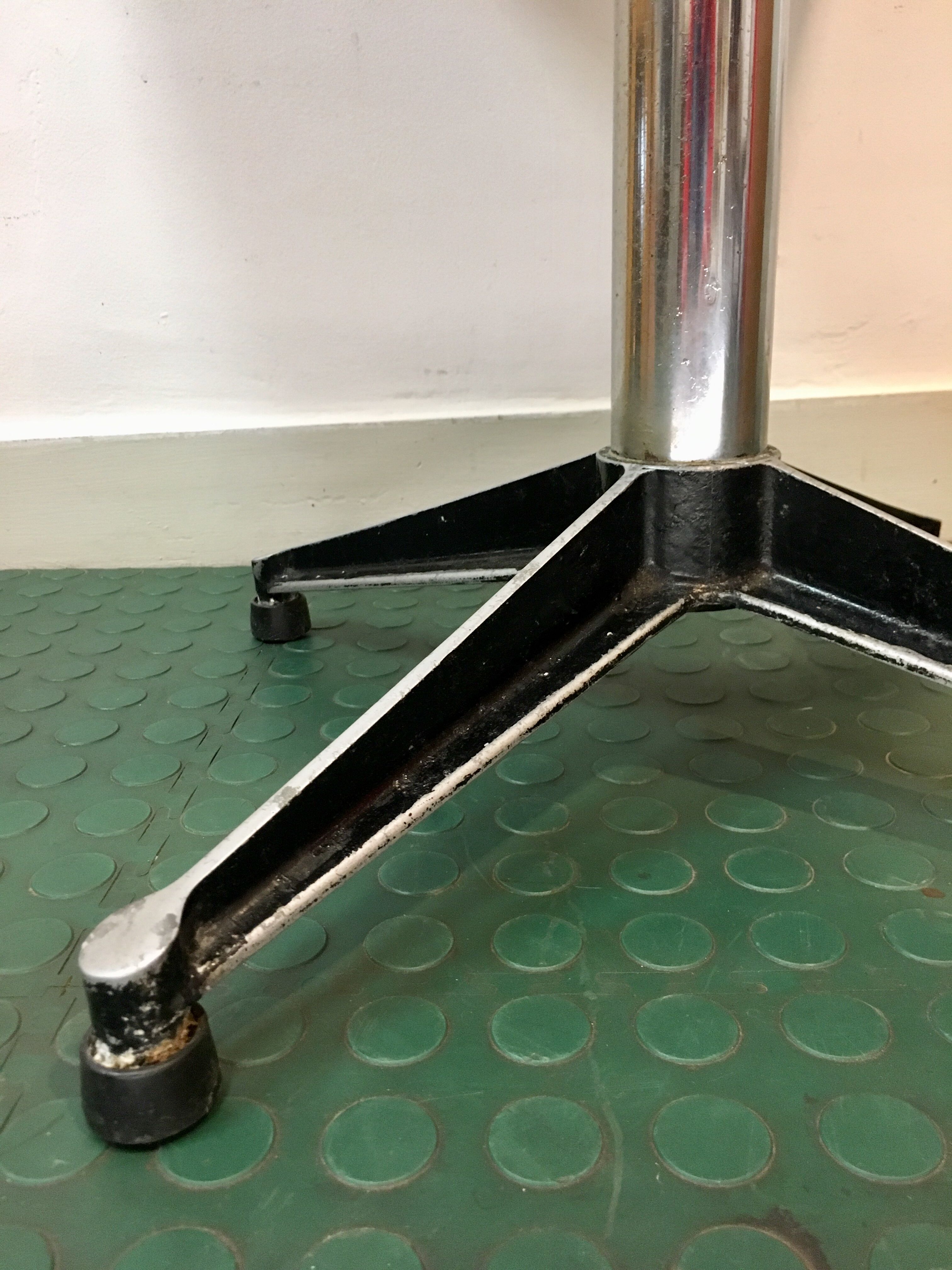 TABLE de Bistrot FORMICA and steel BERC ANTOINE