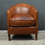 Solange club armchair in sheepskin leather.