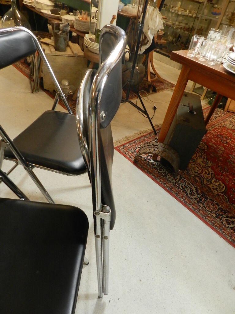 3 Sauvignet folding chairs