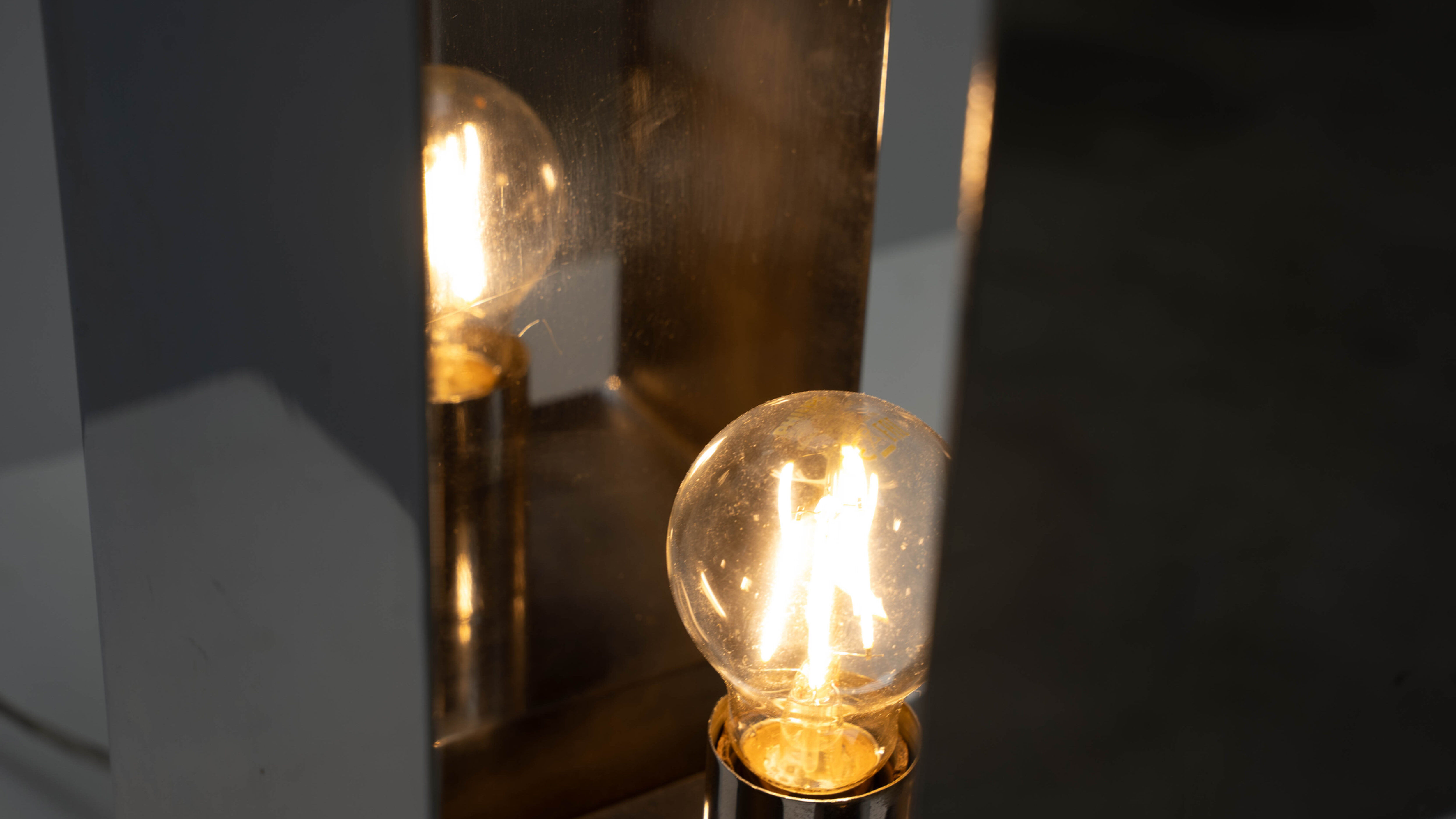 Italian sculptural table lamp