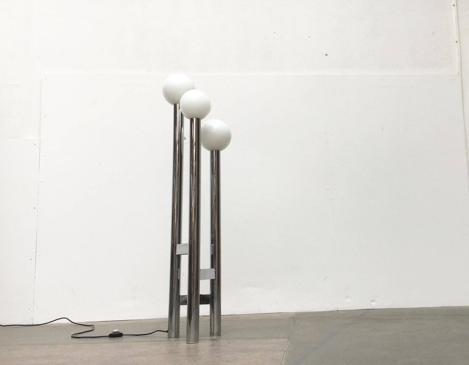 Vintage German floor lamp from the 1970s in glass and metal.