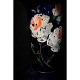 Vase ancien en verre bleu peint à la main.