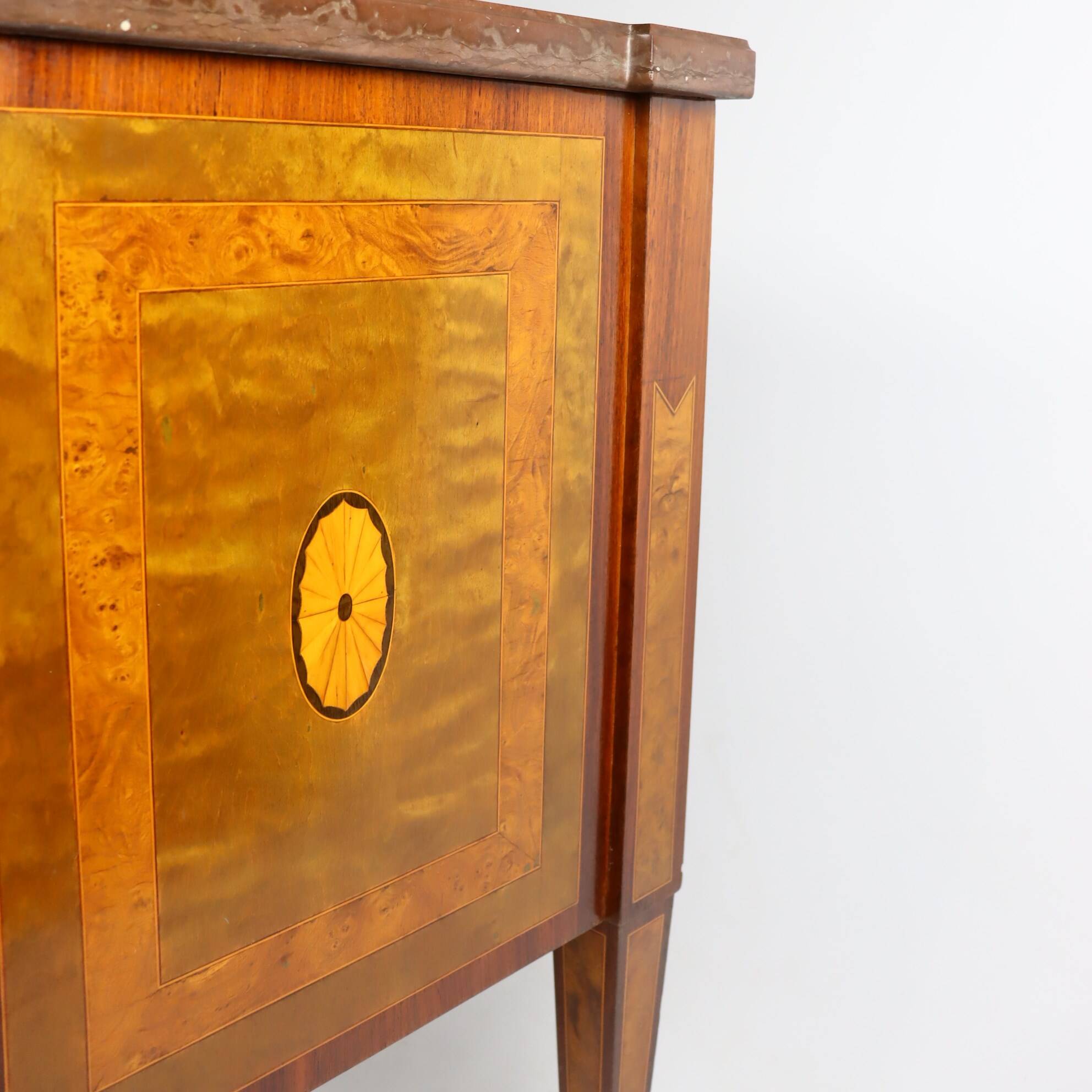 Commode de style Gustavien