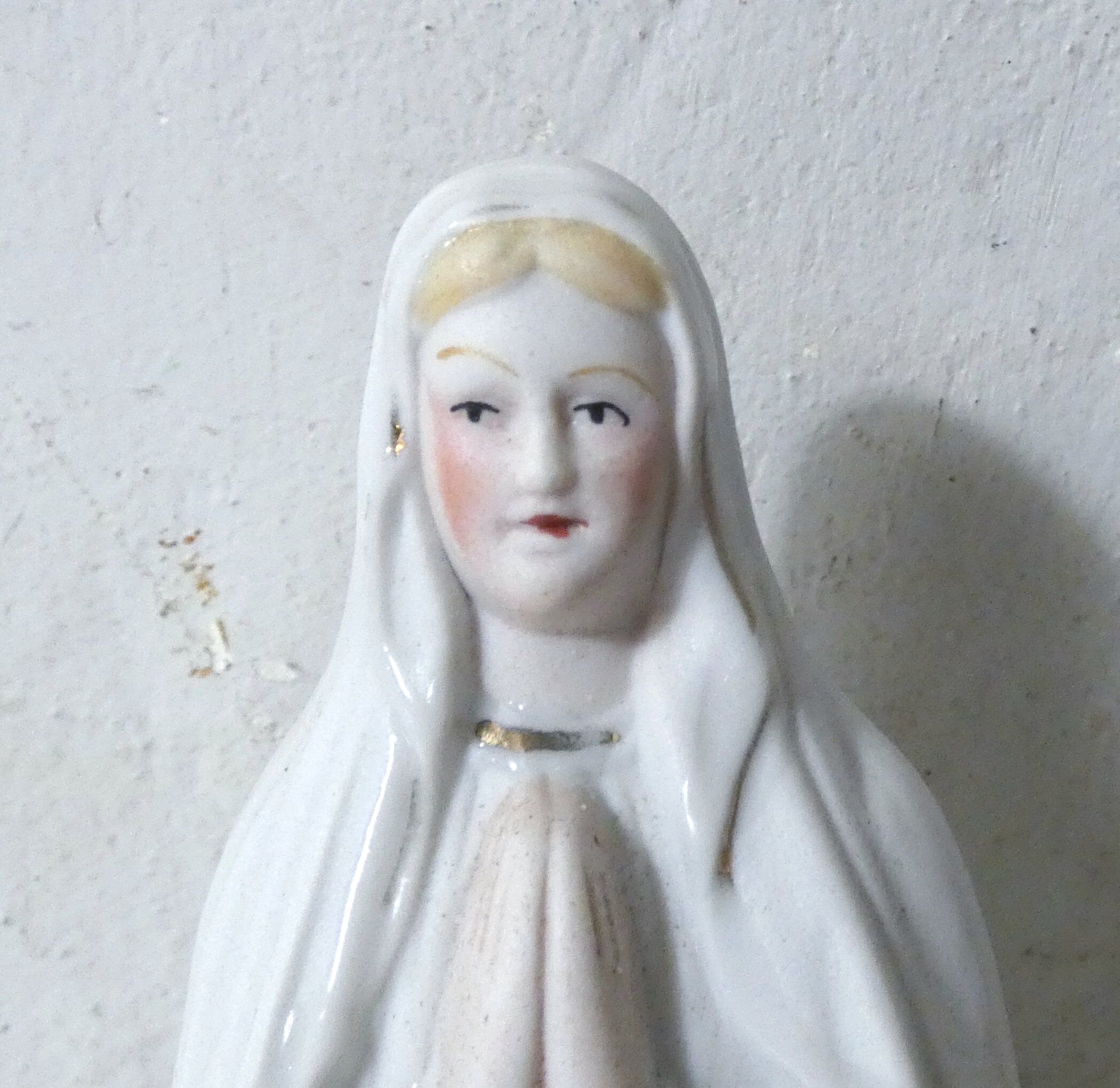 Old Virgin Mary statue in biscuit 25.5 cm