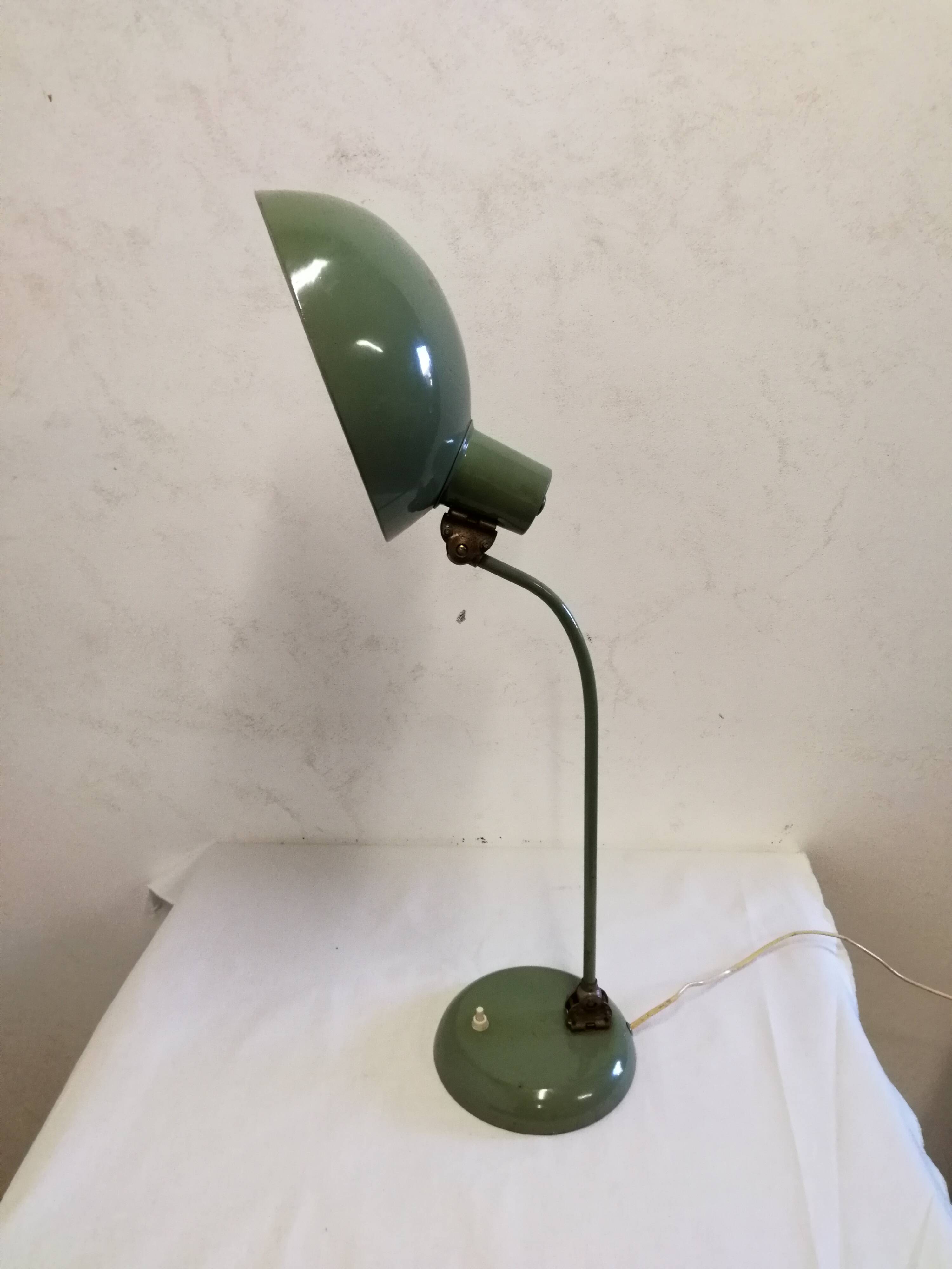 Industrial articulated desk lamp