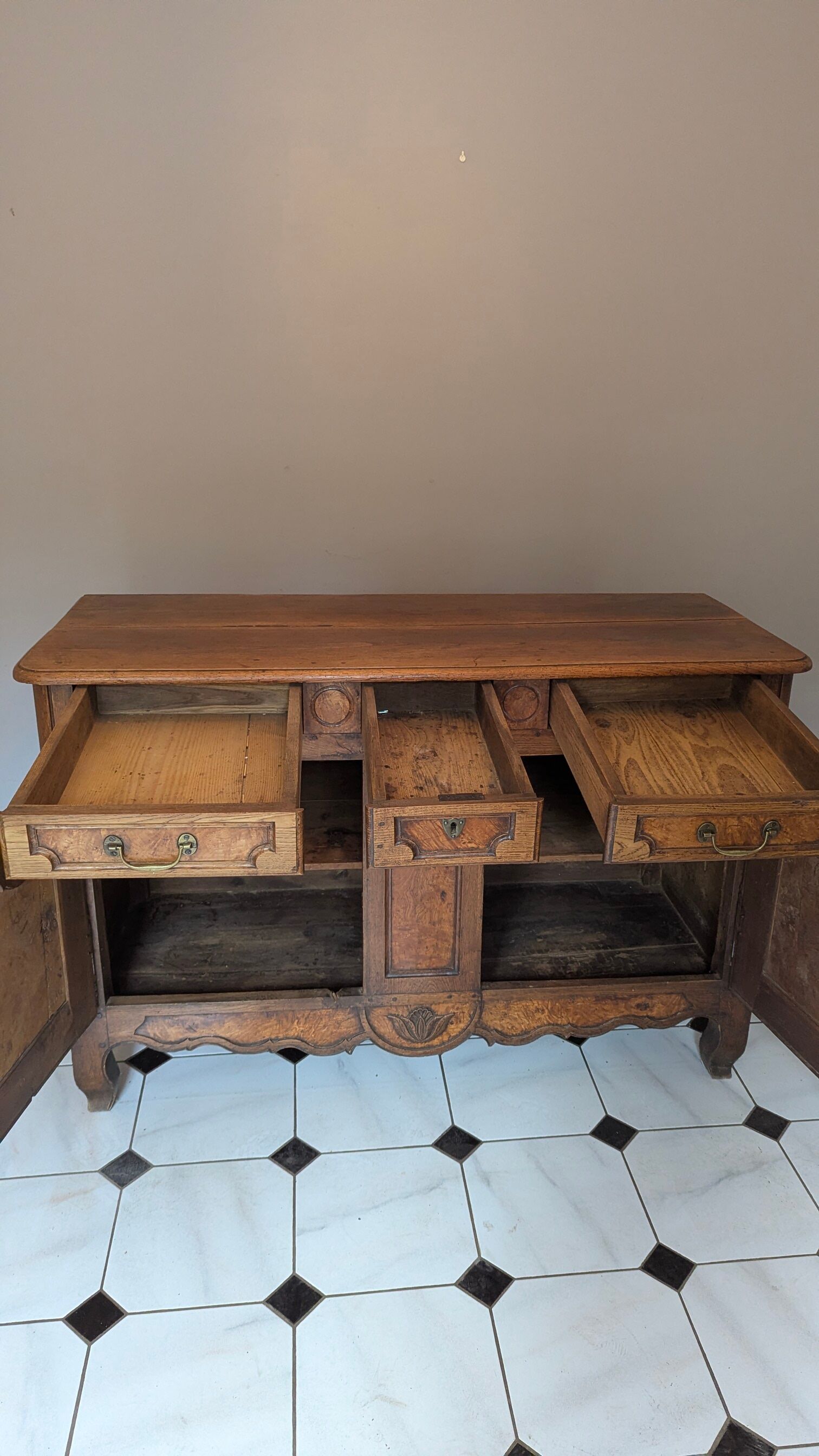 Antique Louis XV style sideboard in oak and walnut – 19th century / Early