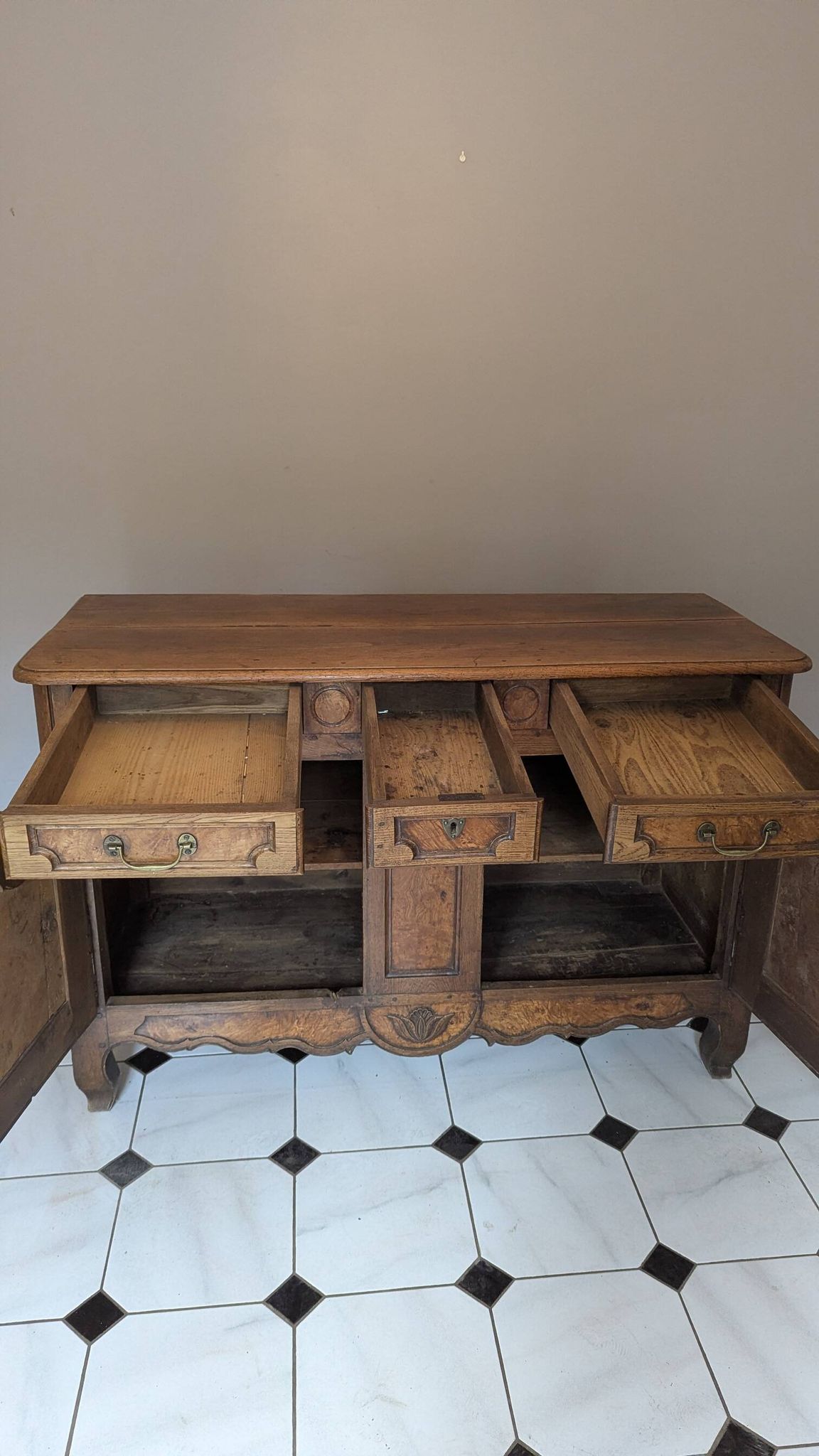Antique Louis XV style sideboard in oak and walnut – 19th century / Early