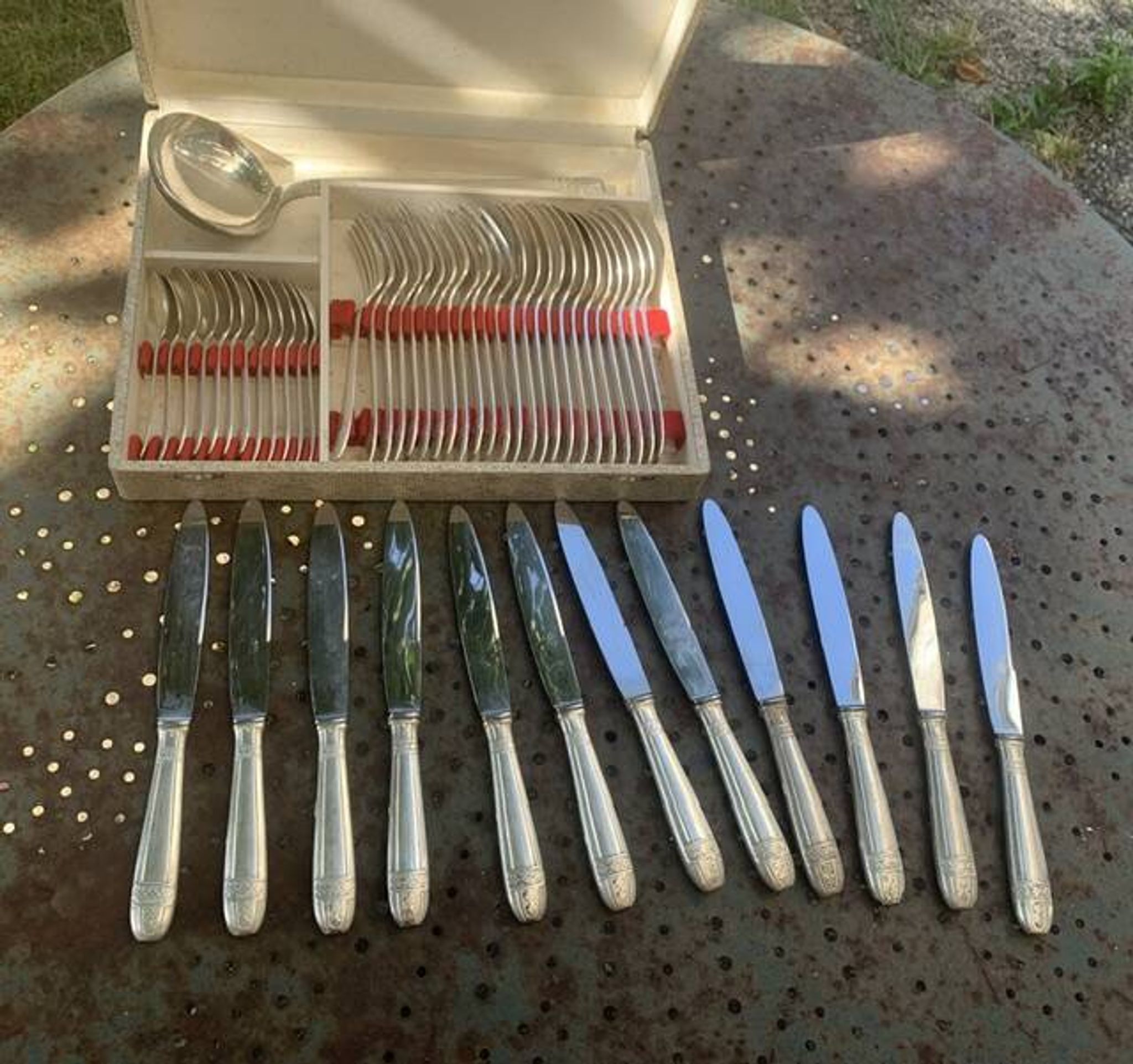 Cutlery set consisting of 49 pieces in silver metal, antique and collector's item
