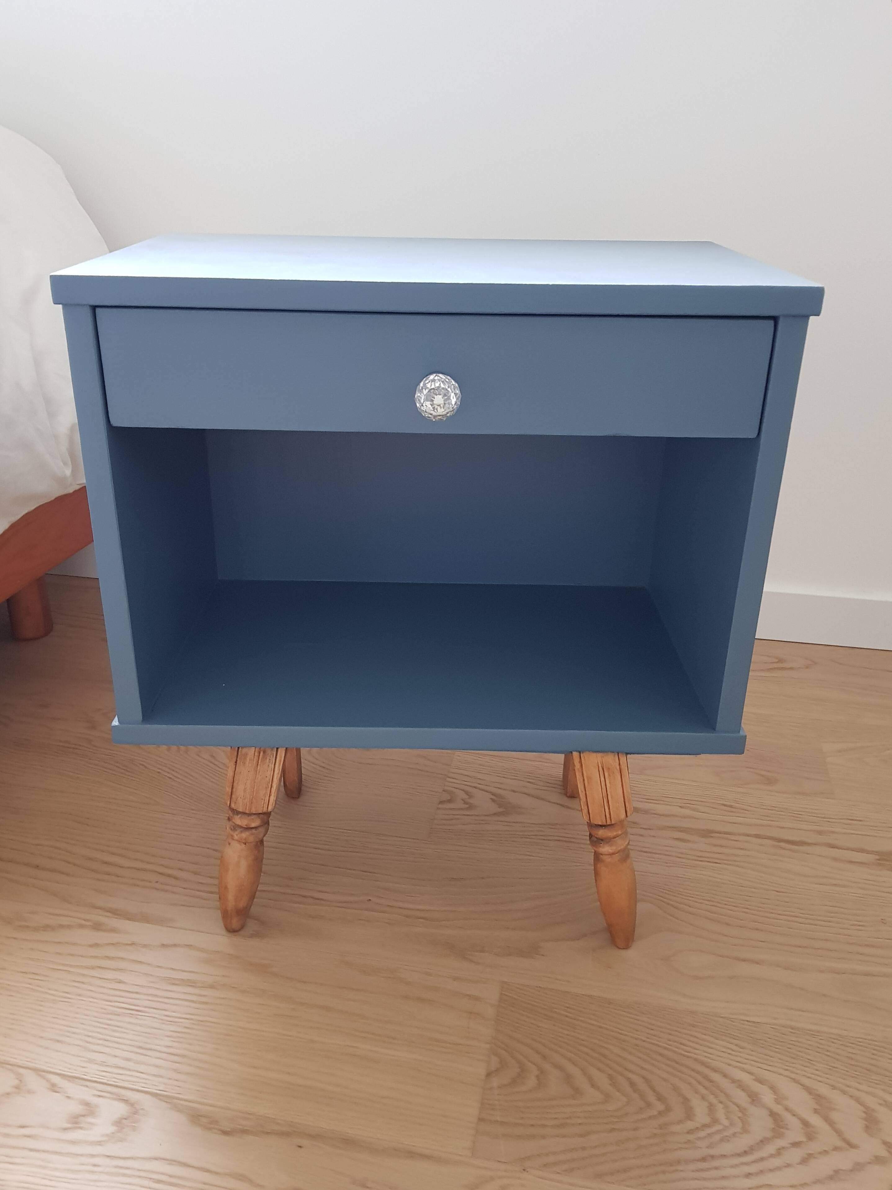 Vintage bedside table - turned wooden compass legs