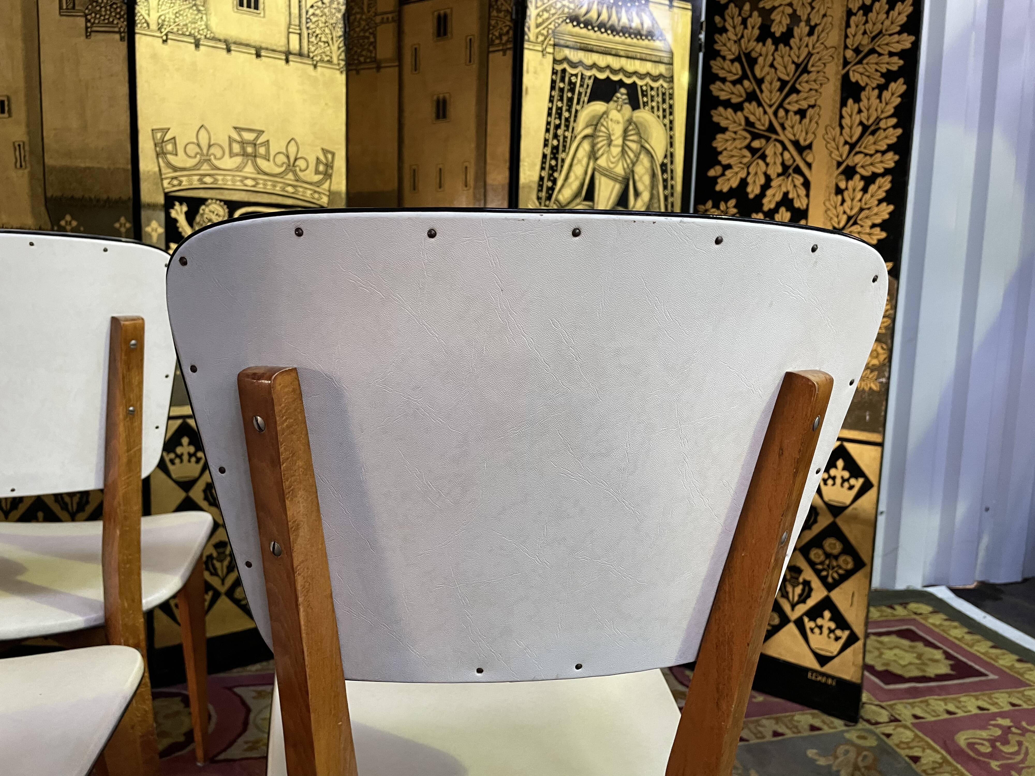 Suite of 6 vintage chairs in white Skaï
