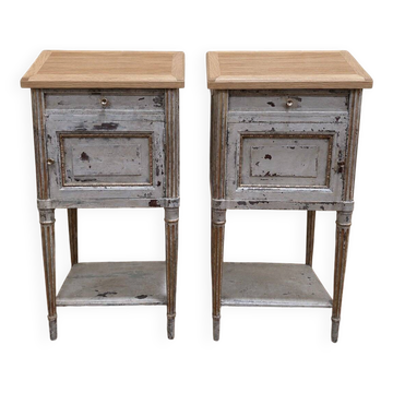 Paire de tables de chevet – Style Louis XVI – Bois peint, chêne, laiton, po