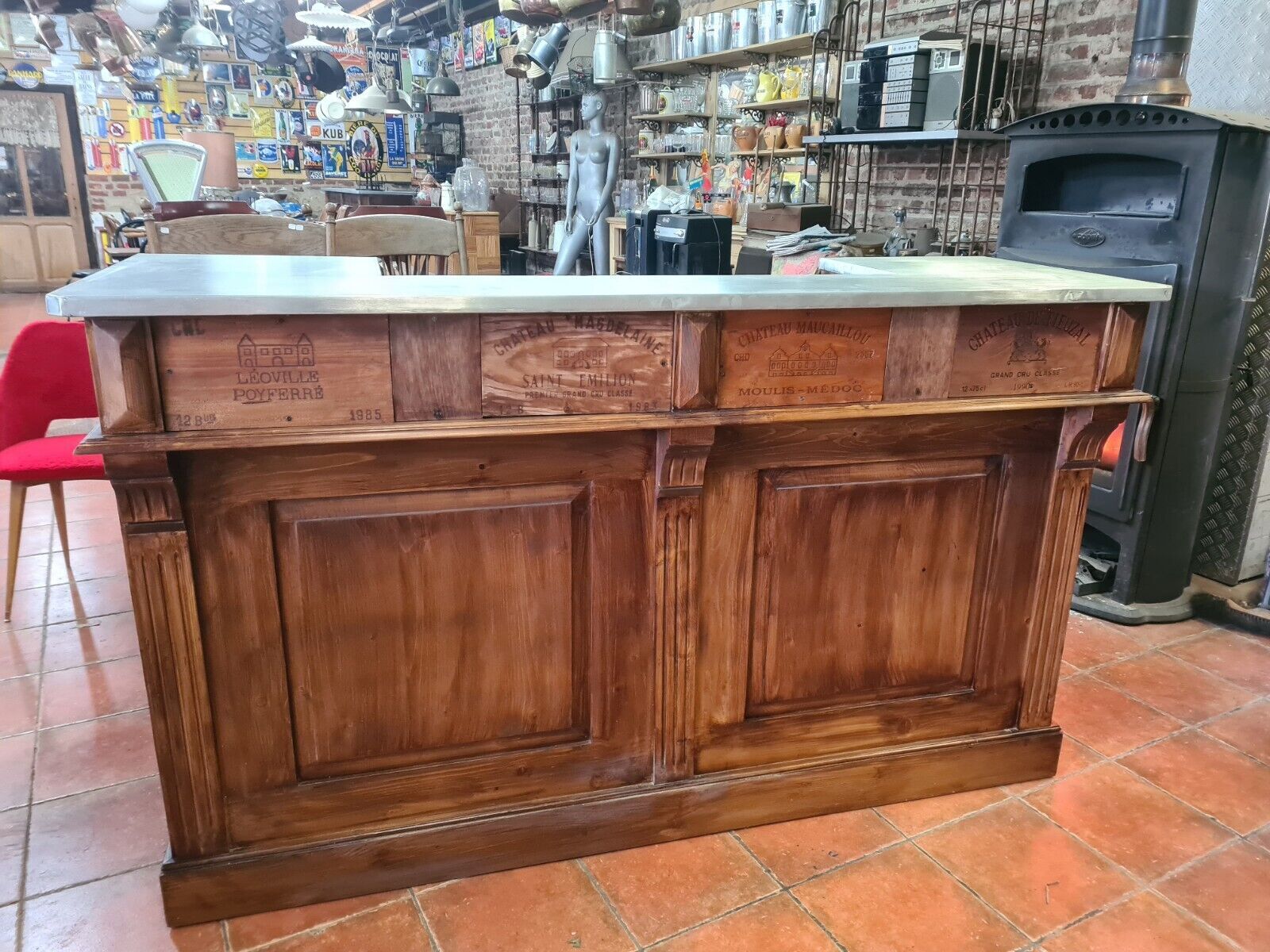 Coffee counter with zinc tray