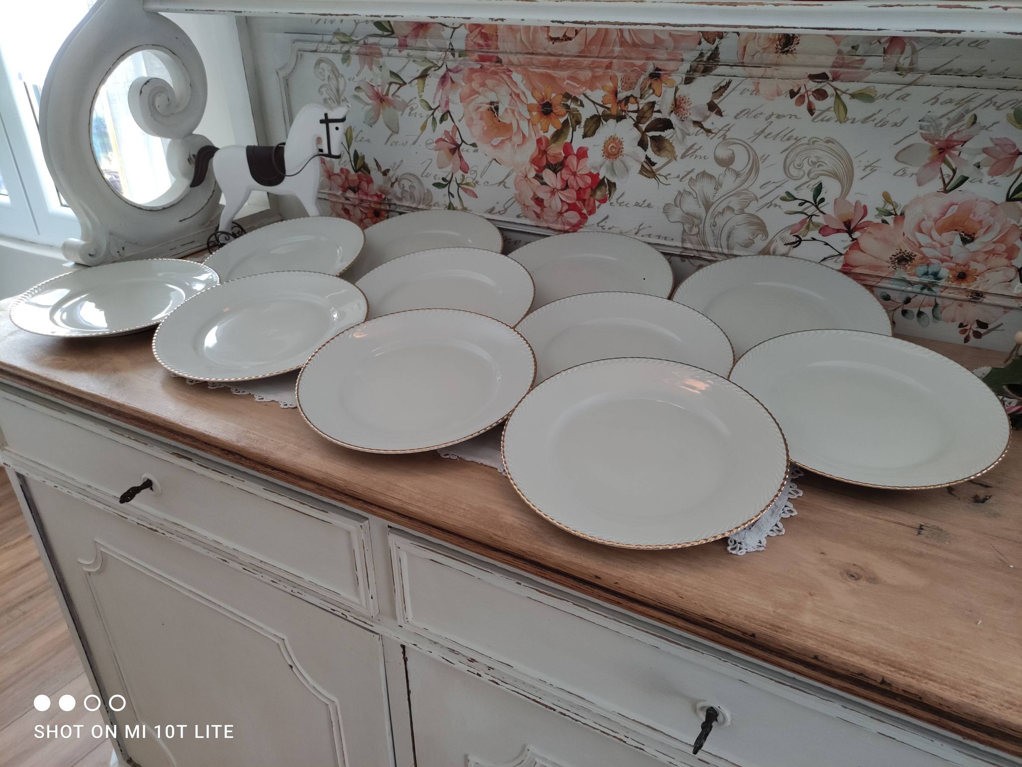 Set of 11 flat plates in porcelain Bavaria beige bordered gold model Jutta