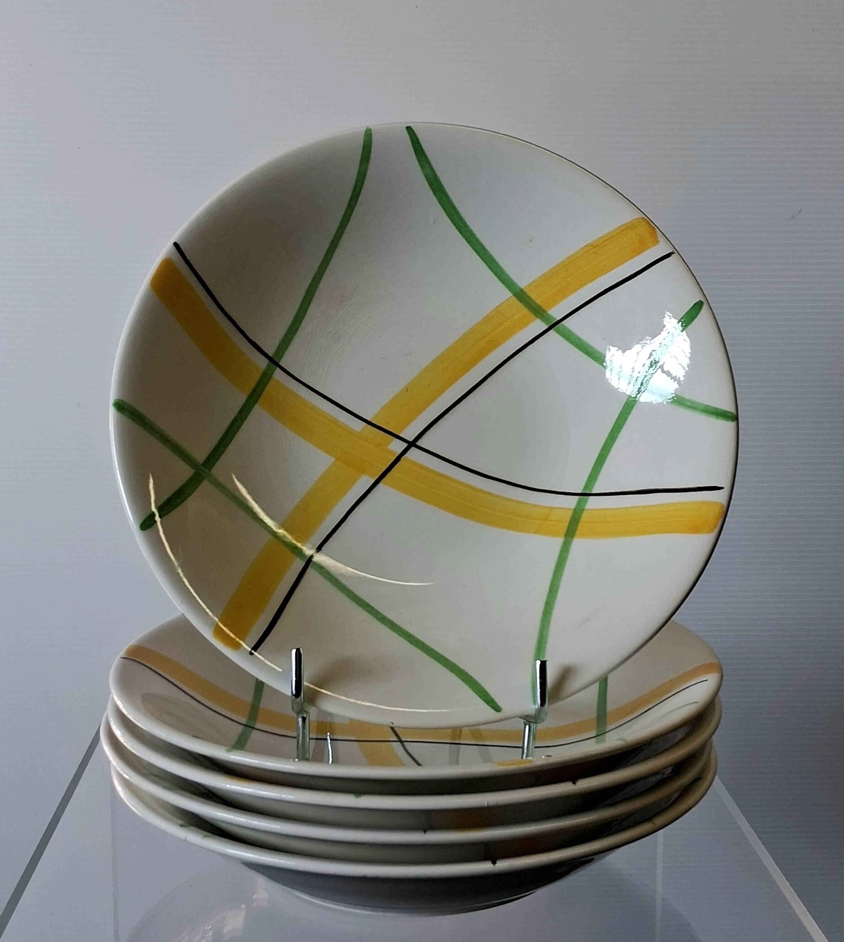 5 deep plates from Gien model "Sarabande" in good condition.