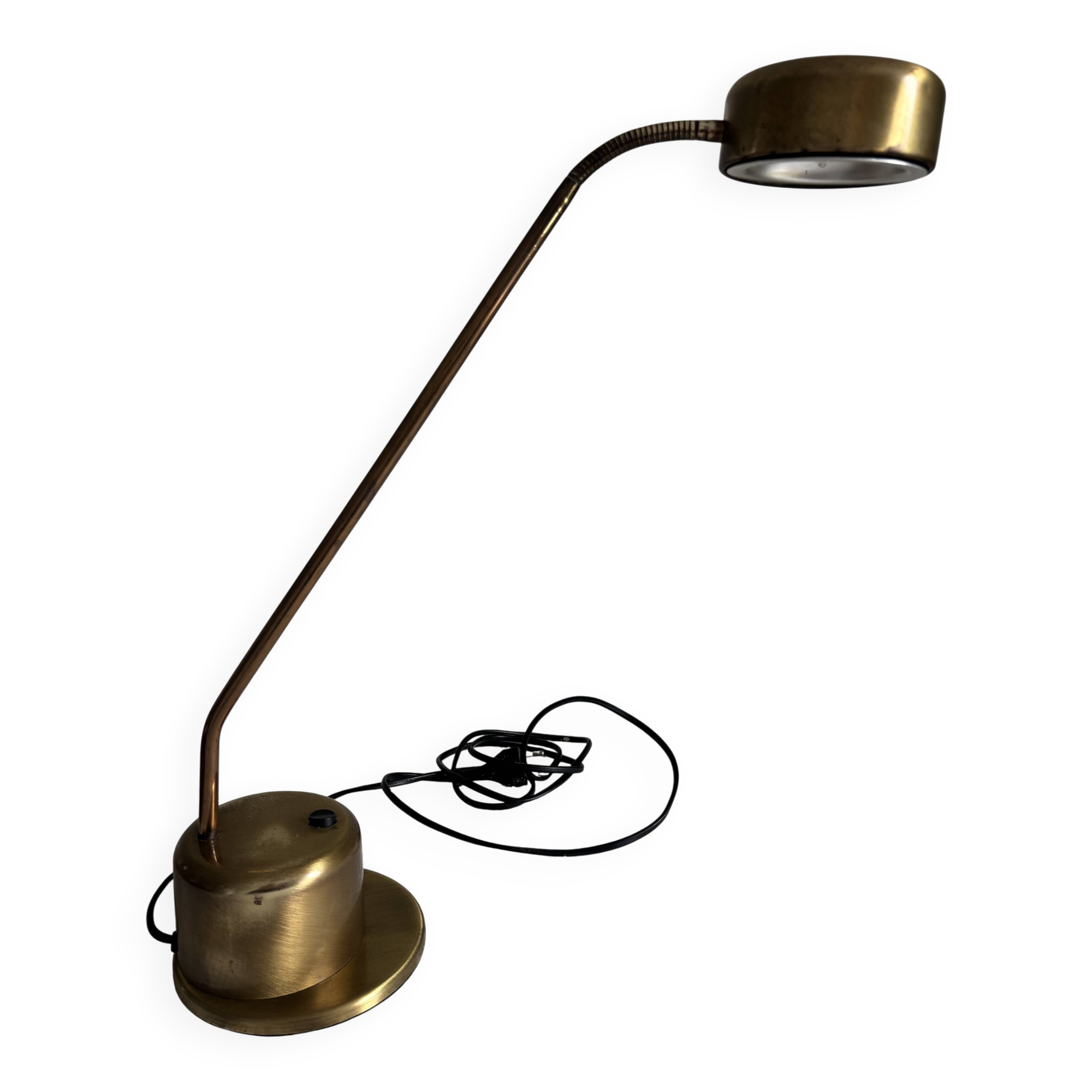Vrieland brass desk lamp