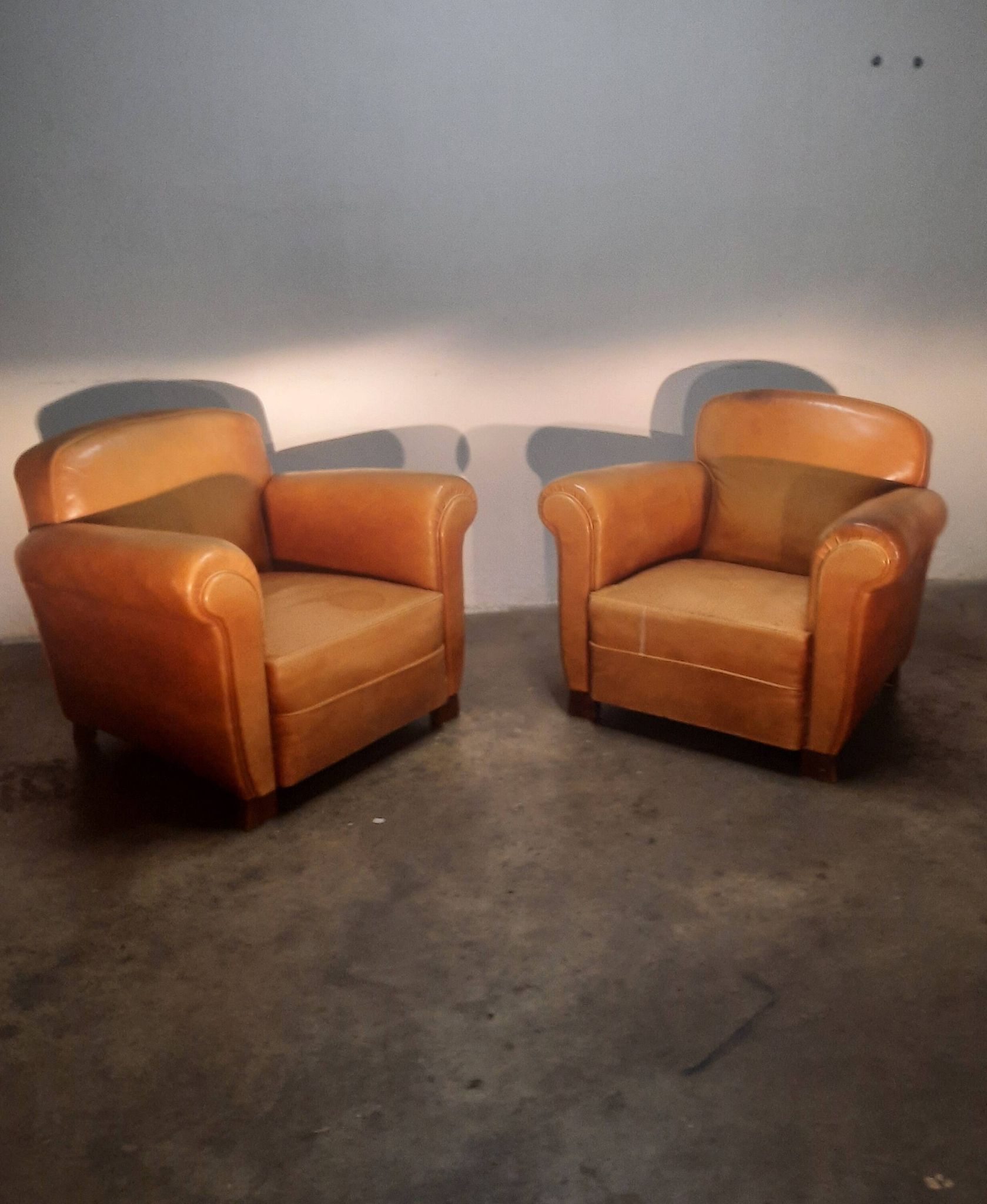 Pair of club shoes from the 1950s in tawny leather.
